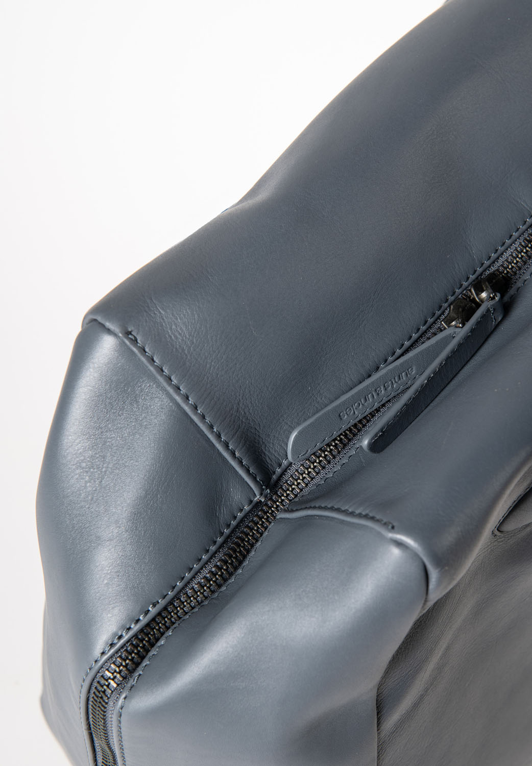 aunts & uncles Jamie's Orchard Olive Schultertasche wind