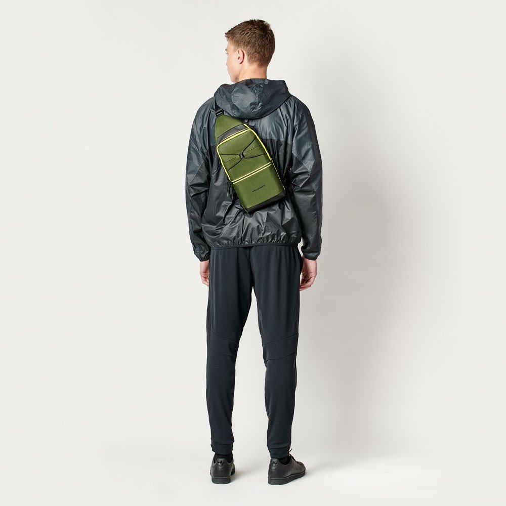 Piquadro Otello Querträgertasche aus recyceltem Stoff Weiß Eis