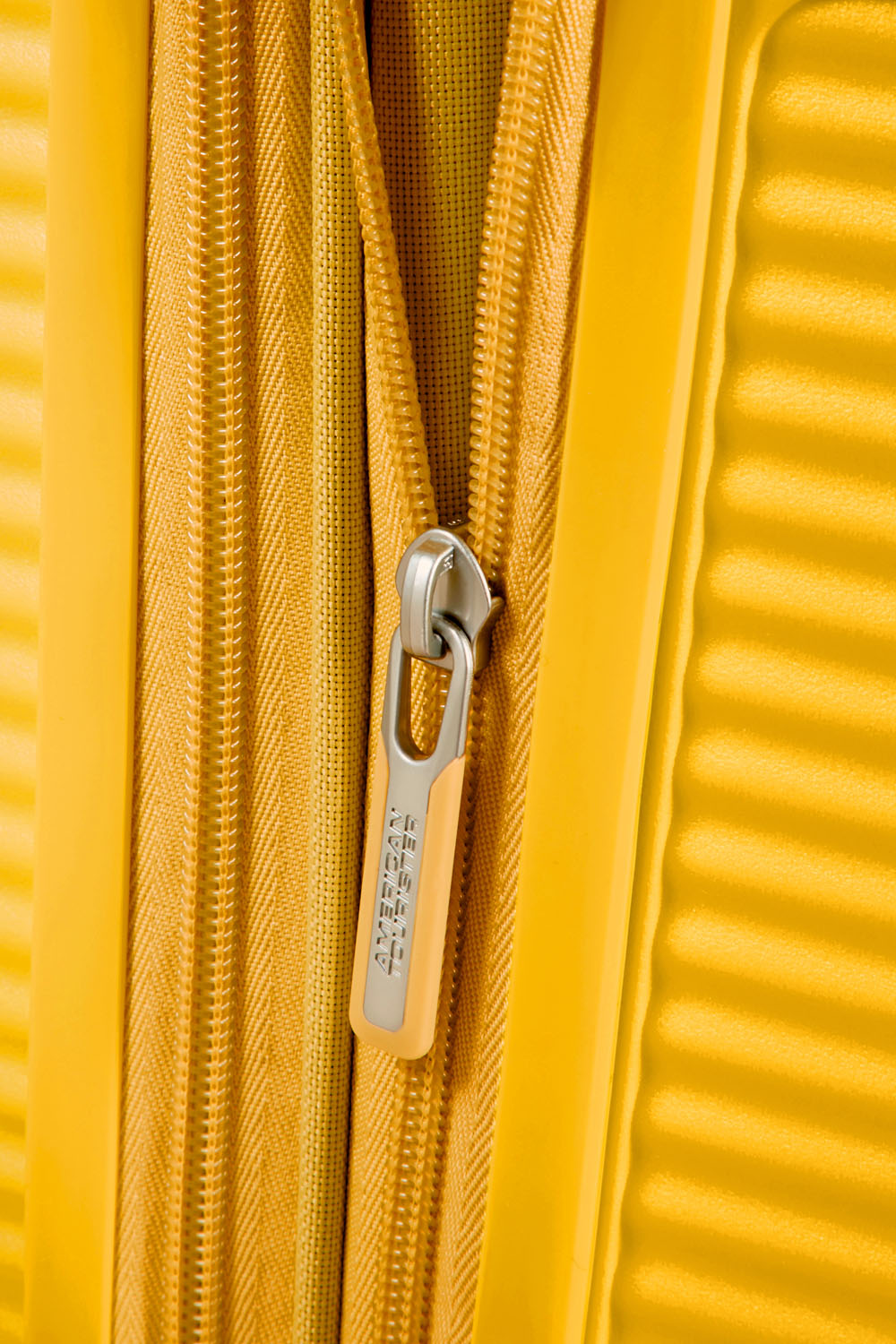 American Tourister Soundbox Trolley M 4R 67cm, erweiterbar Golden Yellow American Tourister Soundbox Trolley M 4R 67cm, erweiterbar Golden Yellow