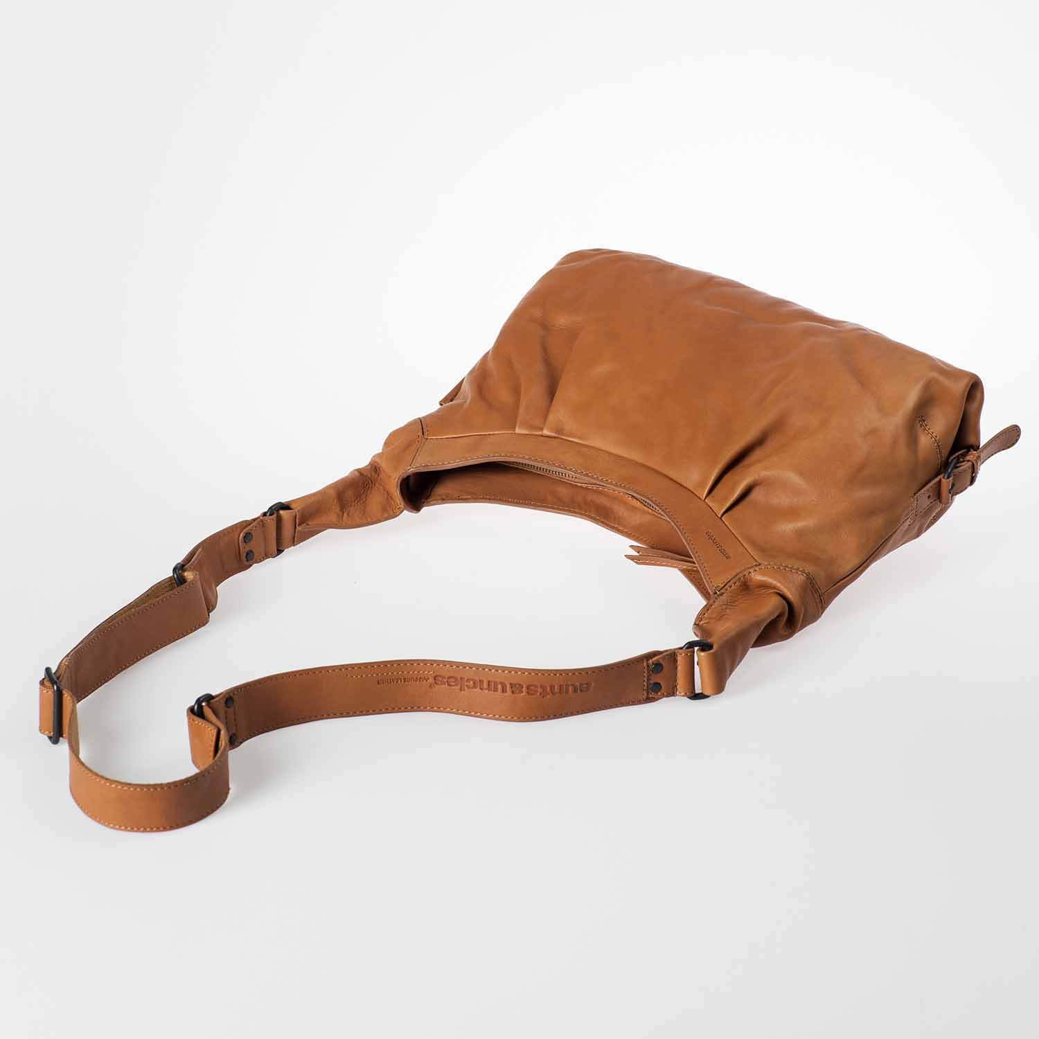 aunts & uncles Grandma's Luxury Club Mrs. Berry Roll Umhängetasche caramel