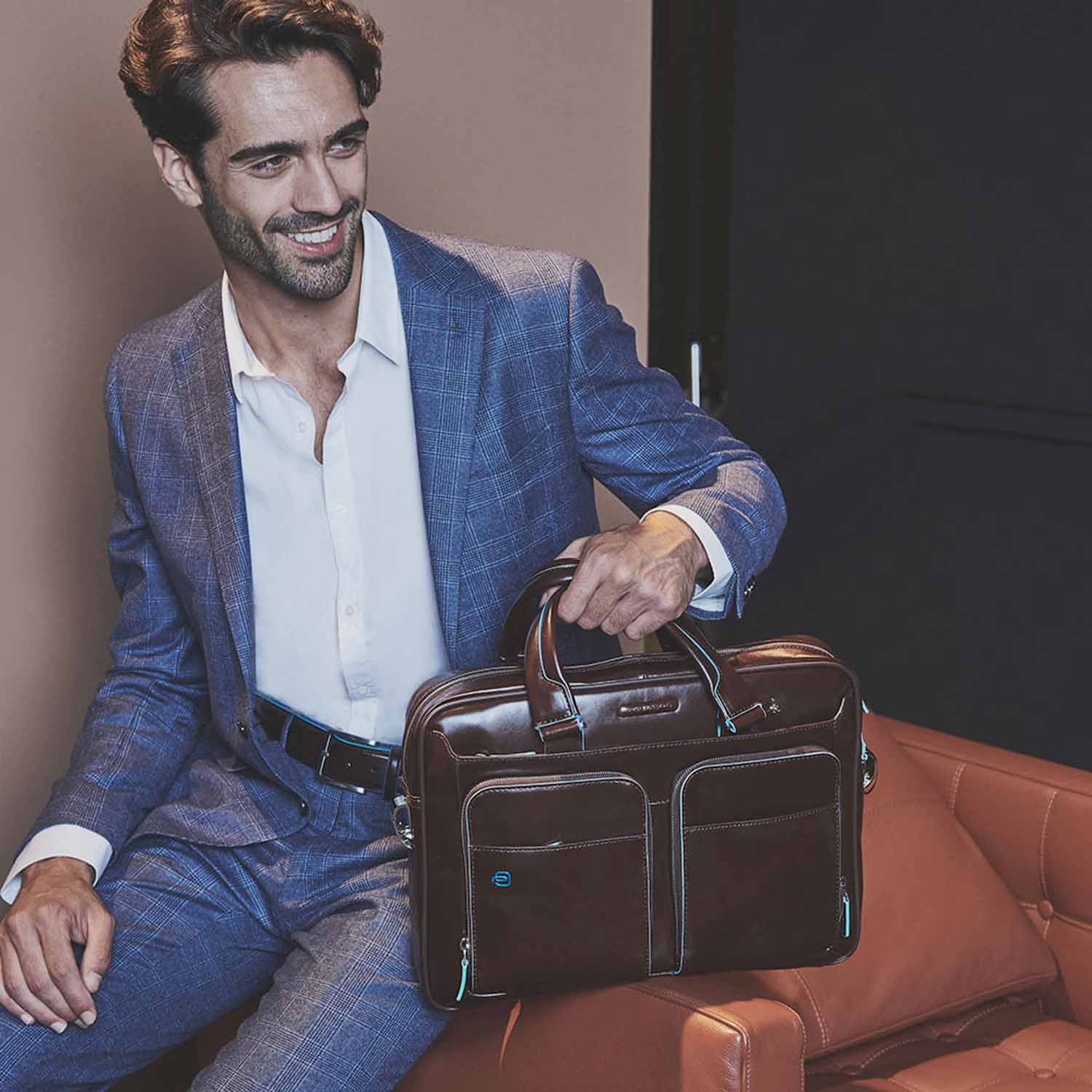 Piquadro Blue Square Schmale Laptoptasche mit Laptofach 14" verde/nero Piquadro Blue Square Schmale Laptoptasche mit Laptofach 14" verde/nero