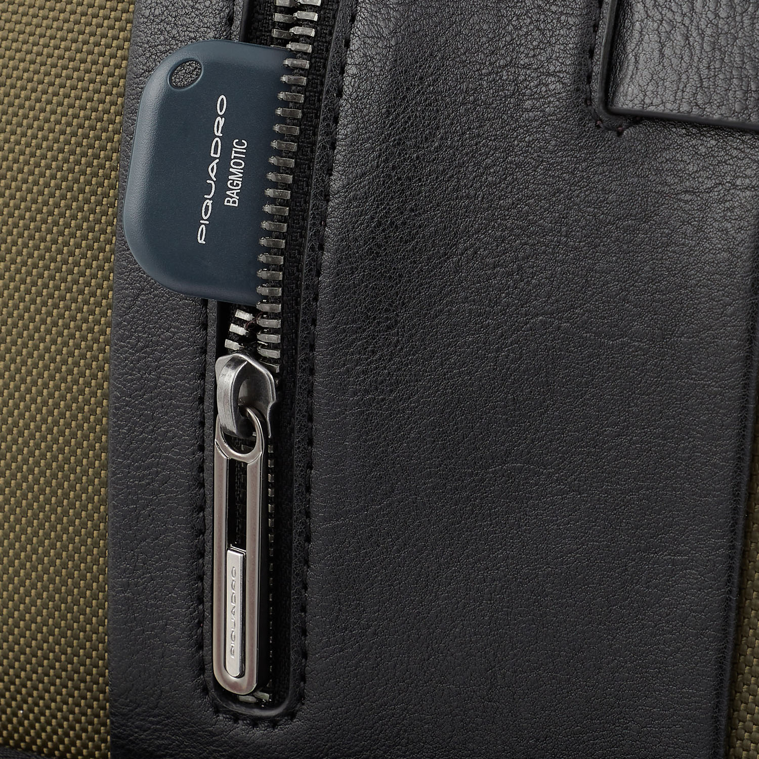 Piquadro Brief 2 Laptoprucksack aus rezykliertem Stoff für 14" Notebook Militärgrün