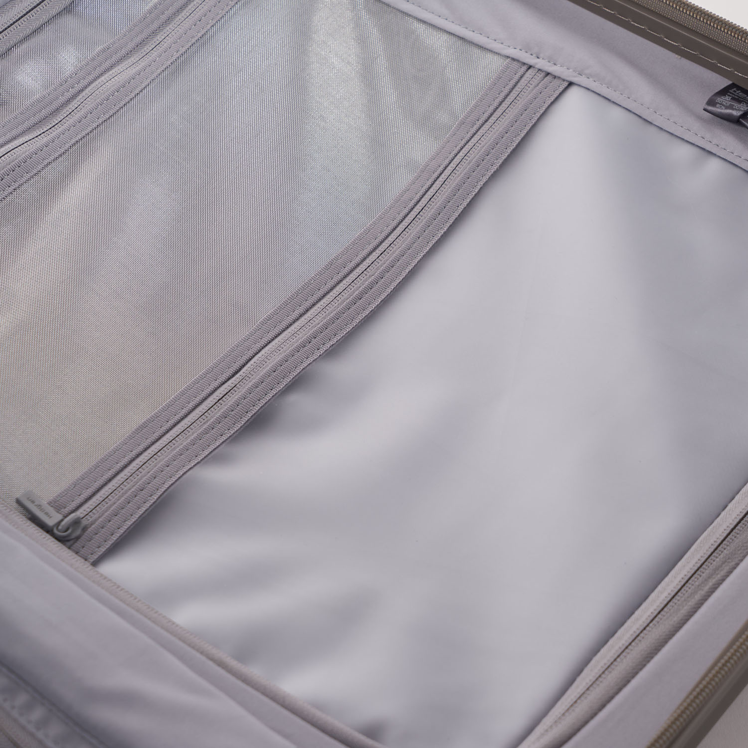 Hedgren Edge Carve XS Cabin Trolley, 4 Rollen, 55cm Black Hedgren Edge Carve XS Cabin Trolley, 4 Rollen, 55cm Black