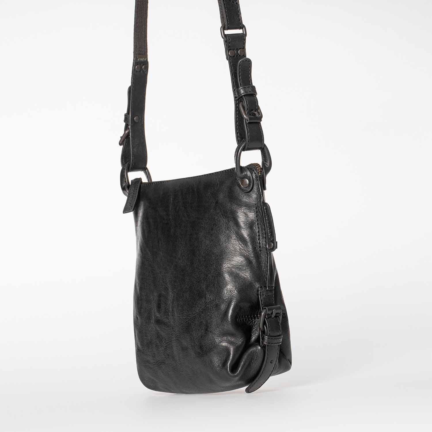 aunts & uncles Grandma's Luxury Club Mrs. Chocolate Cookie Umhängetasche black smoke