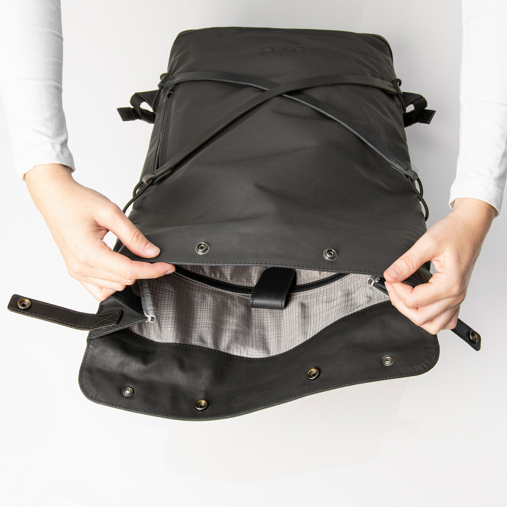 aunts & uncles Japan Osaka Rolltop Rucksack mit 15" Notebookfach volcanic ash