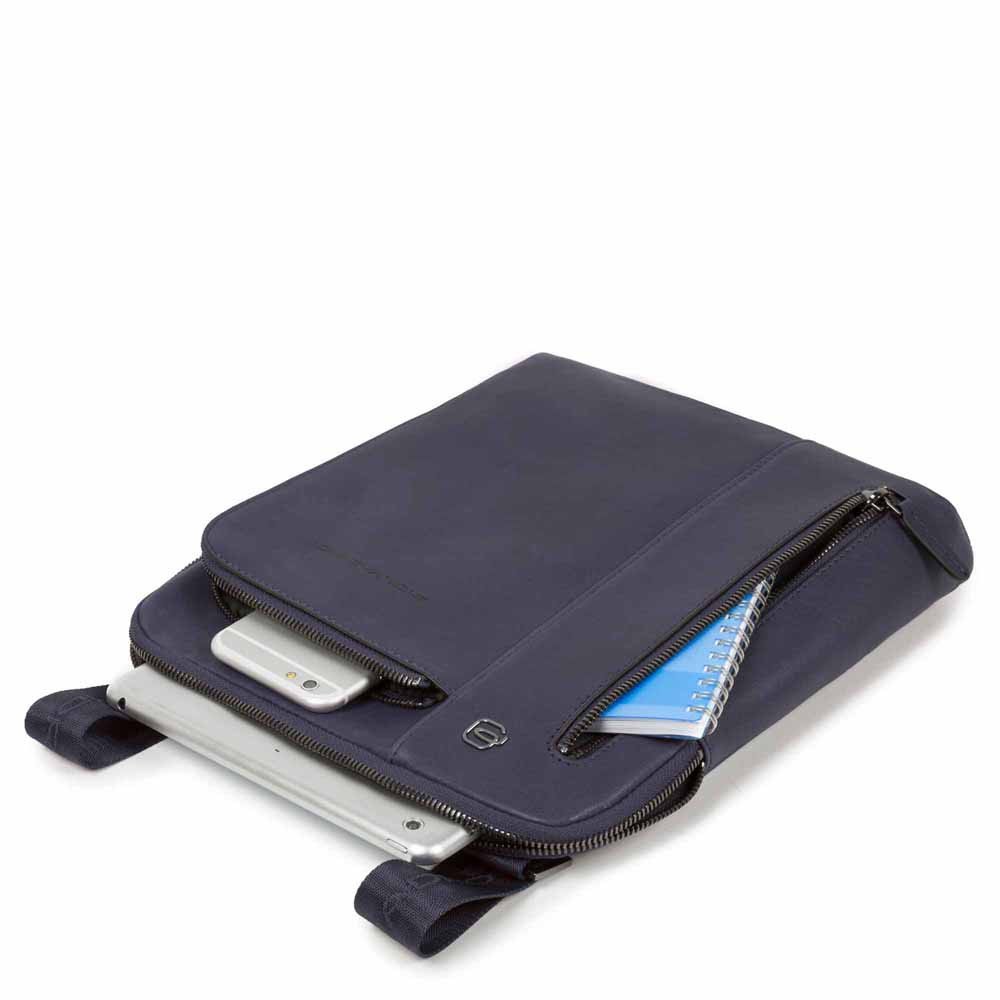 Piquadro Black Square Umhängetasche mit iPad®Air/Pro 9,7-Fach Meerblau Piquadro Black Square Umhängetasche mit iPad®Air/Pro 9,7-Fach Meerblau