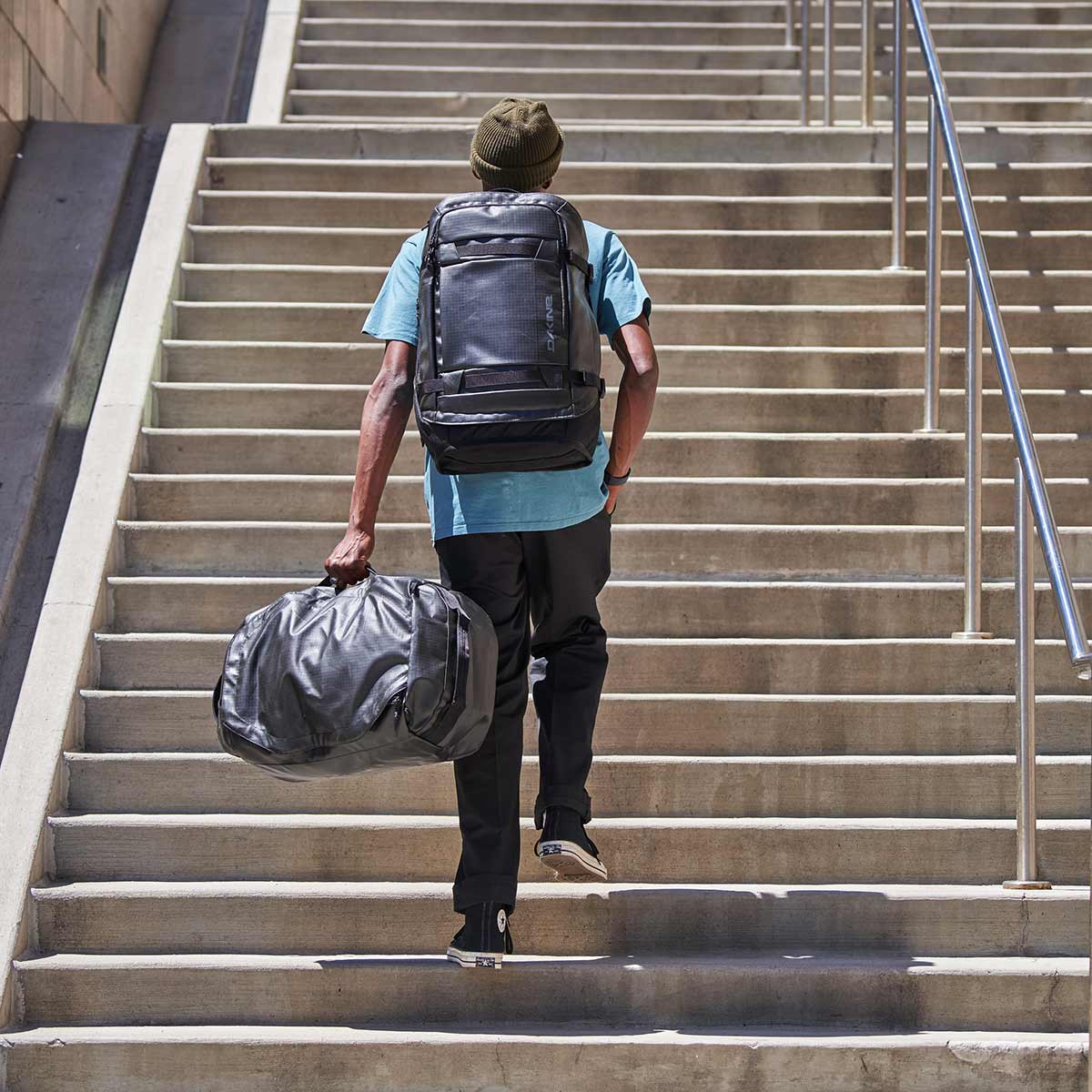 Dakine Ranger Duffle 90L - Reisetasche mit Rucksack Funktion Black Dakine Ranger Duffle 90L - Reisetasche mit Rucksack Funktion Black