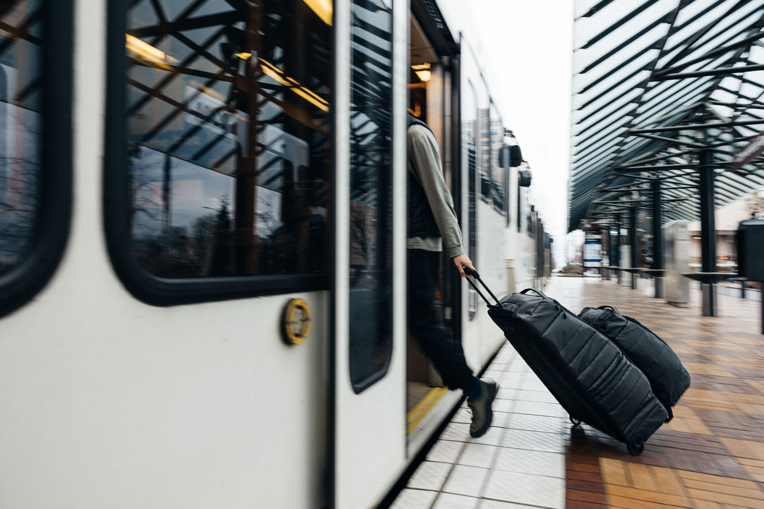 D_b_ Hugger Roller Bag 60L Moss Green D_b_ Hugger Roller Bag 60L Moss Green