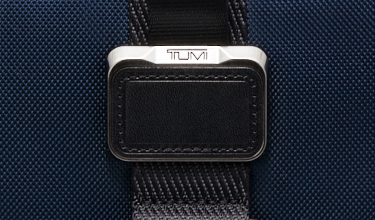 Tumi Alpha Bravo Junior Umhängetasche Navy