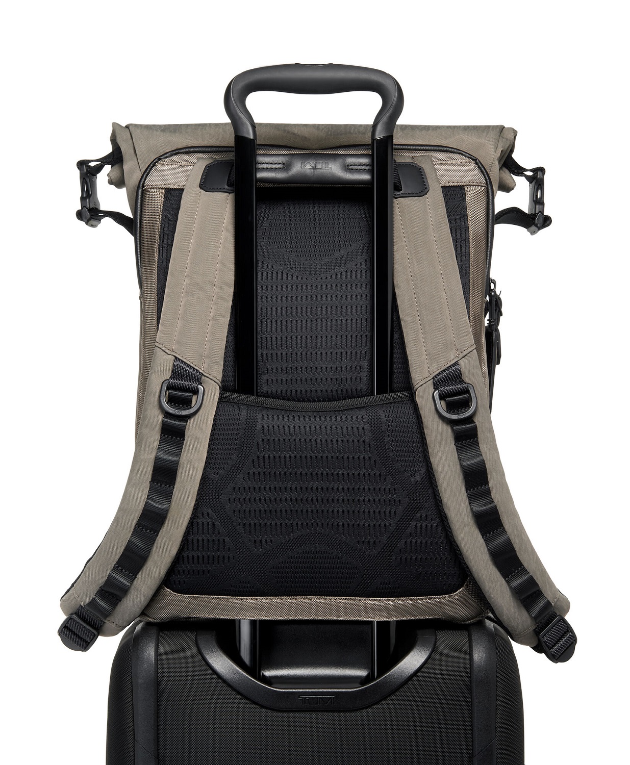 Tumi Alpha Bravo Ally Rucksack mit gerolltem Überschlag Sand Tumi Alpha Bravo Ally Rucksack mit gerolltem Überschlag Sand