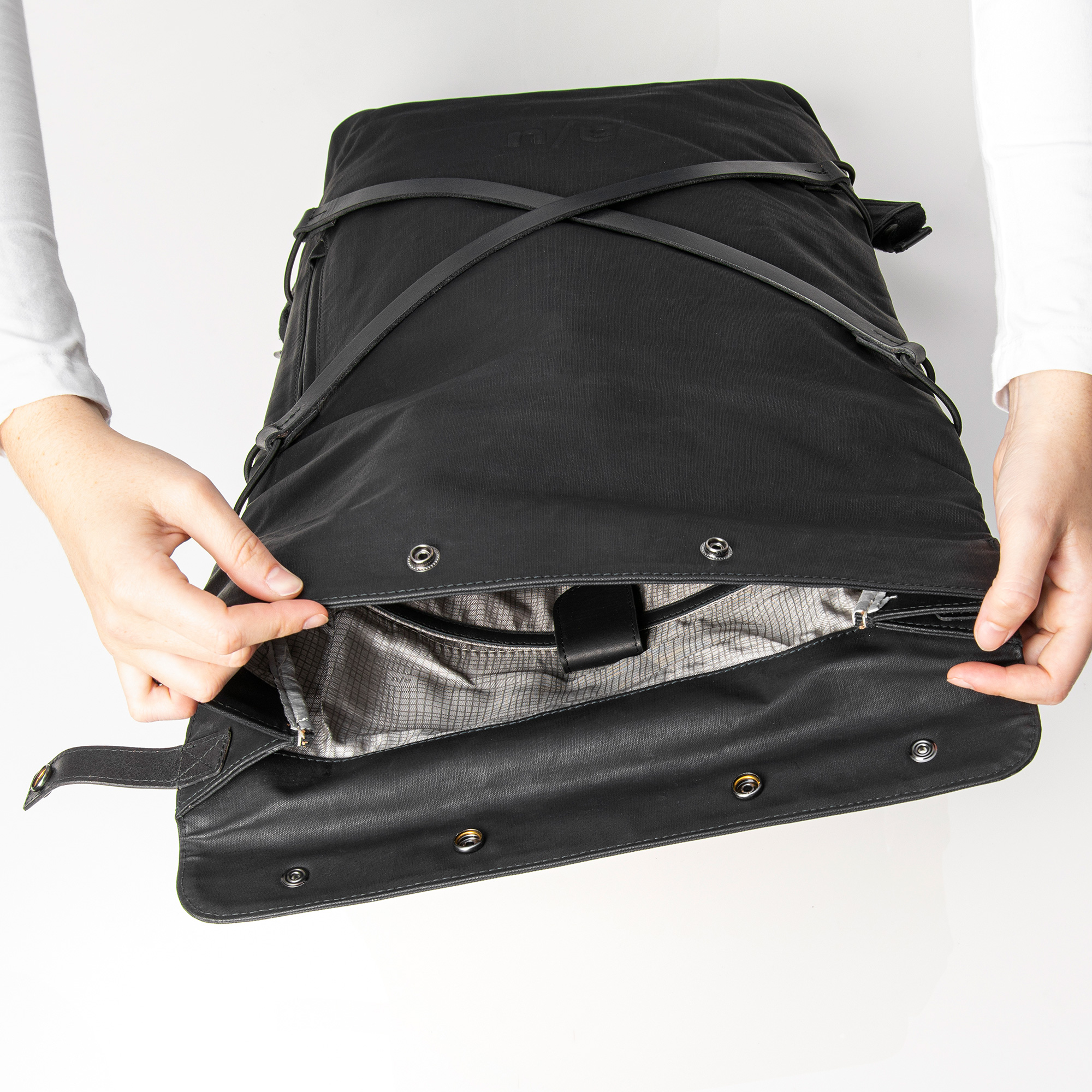 aunts & uncles Japan Osaka Rolltop Rucksack mit 15" Notebookfach black