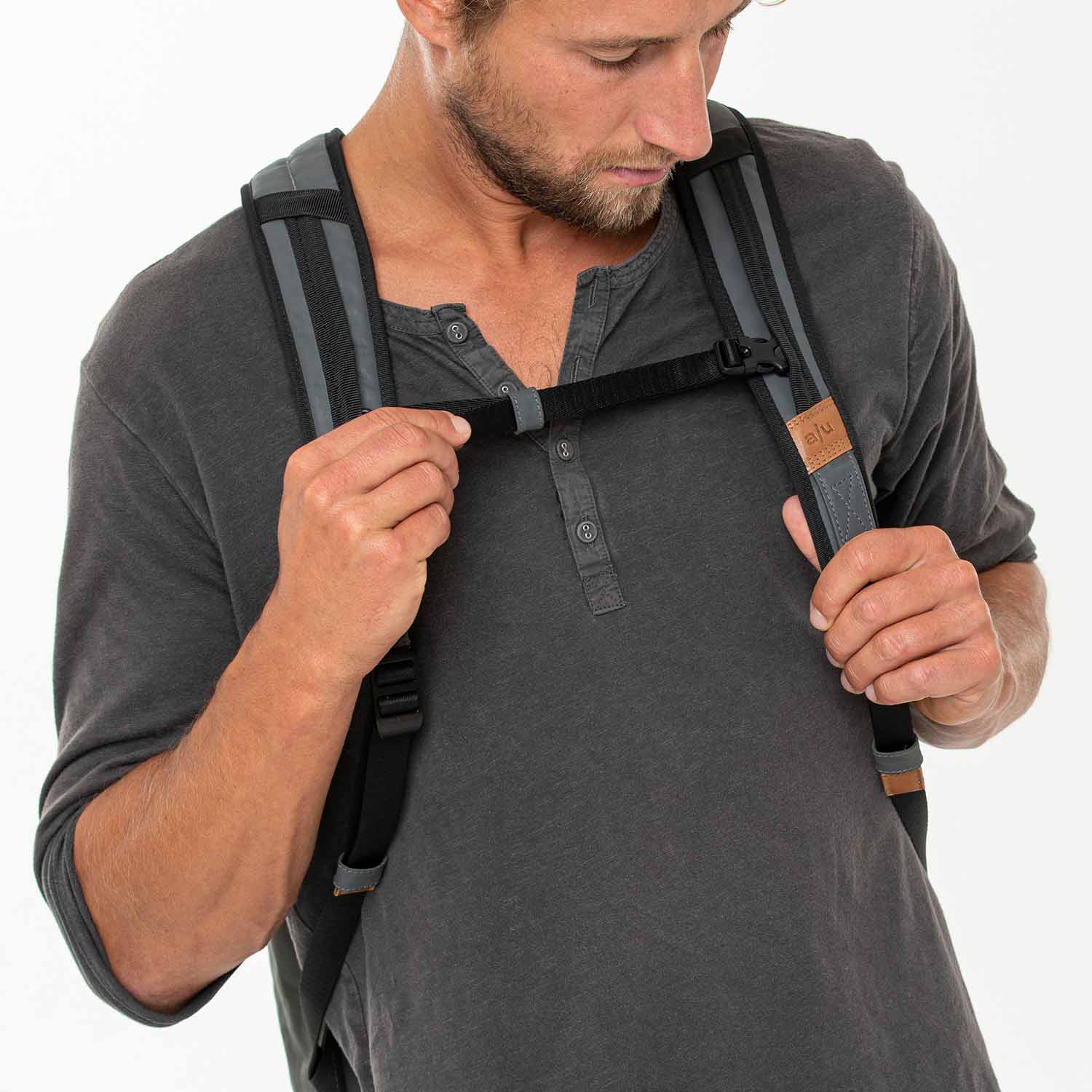 aunts & uncles Japan Matsuyama Rolltop Rucksack mit 16" Notebookfach gravity grey