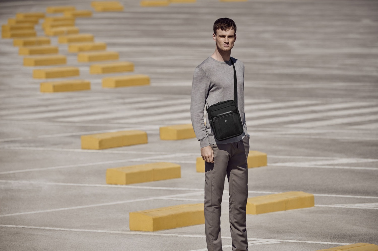 Victorinox Werks Professional CORDURA® Crossbody Tablet Bag schwarz Victorinox Werks Professional CORDURA® Crossbody Tablet Bag schwarz