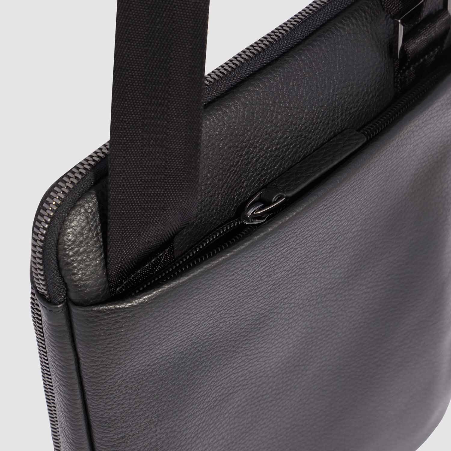 Piquadro Modus Special Umhängetasche mit iPad®-Fach Blau