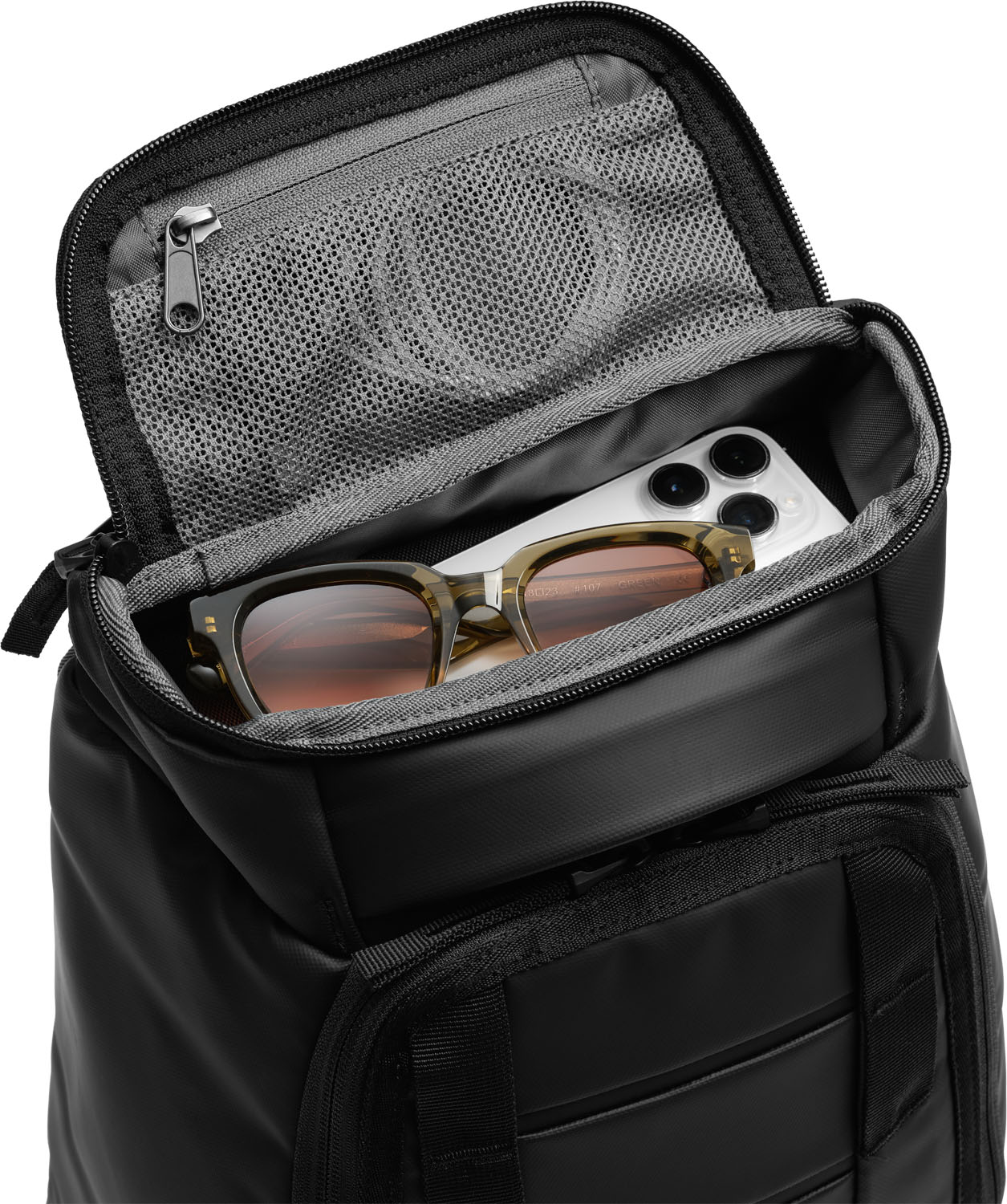 D_b_ Hugger Backpack 20L Black Out