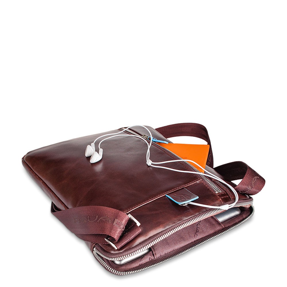 Piquadro Blue Square Umhängetasche mit doppelter Vortasche Mahagoni Piquadro Blue Square Umhängetasche mit doppelter Vortasche Mahagoni