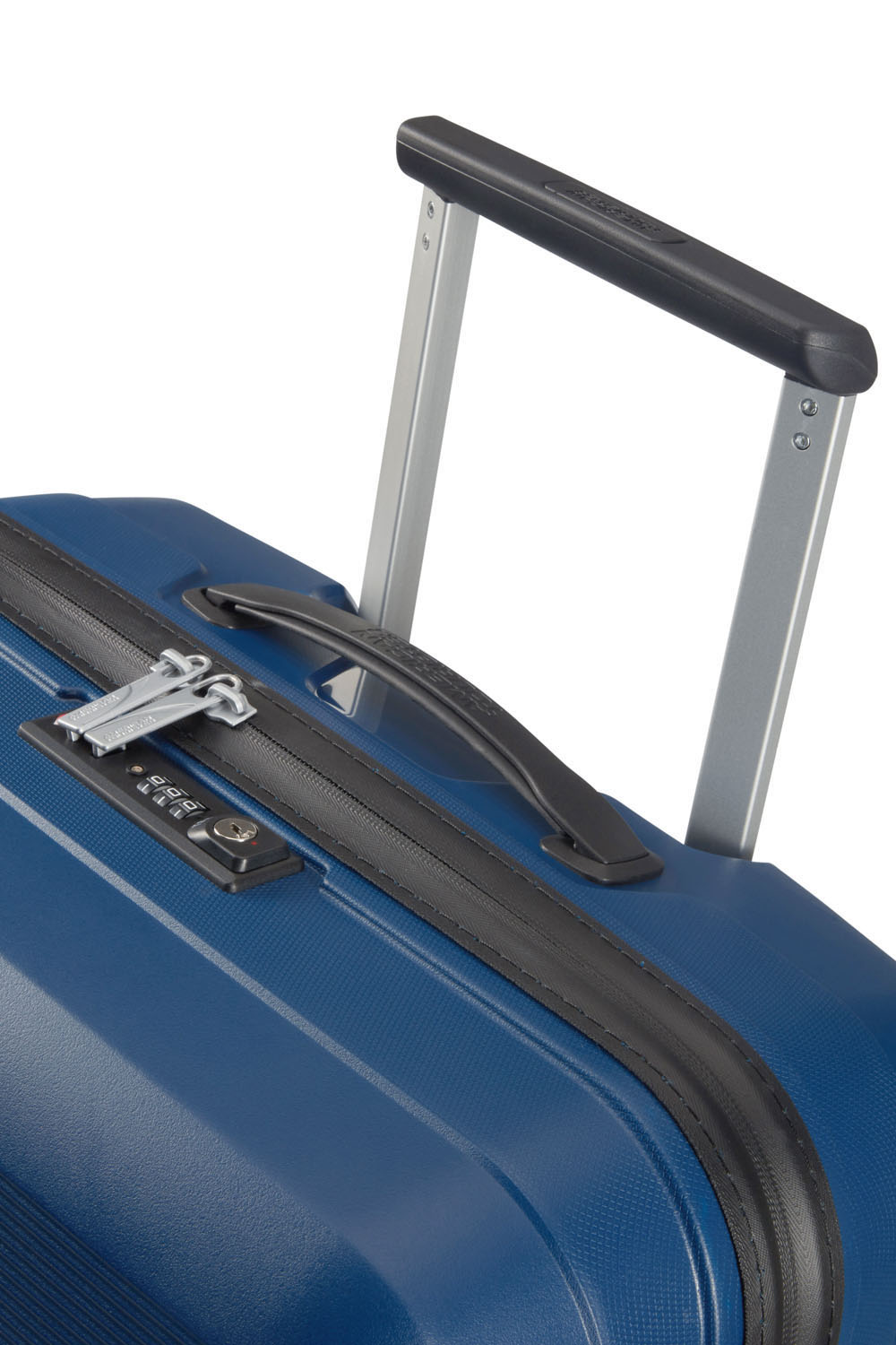 American Tourister Airconic Trolley 67cm mit 4 Rollen + GRATIS HOTELGUTSCHEIN Midnight Navy