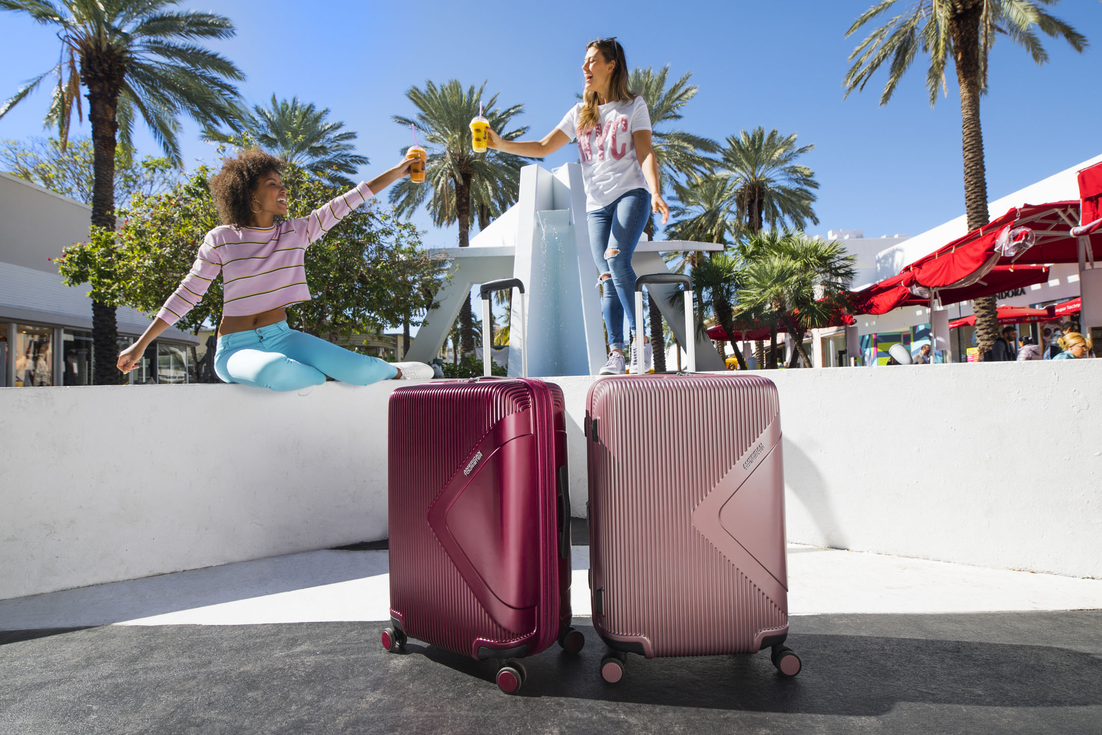 American Tourister Modern Dream Trolley mit 4 Rollen 55cm Rose Gold American Tourister Modern Dream Trolley mit 4 Rollen 55cm Rose Gold