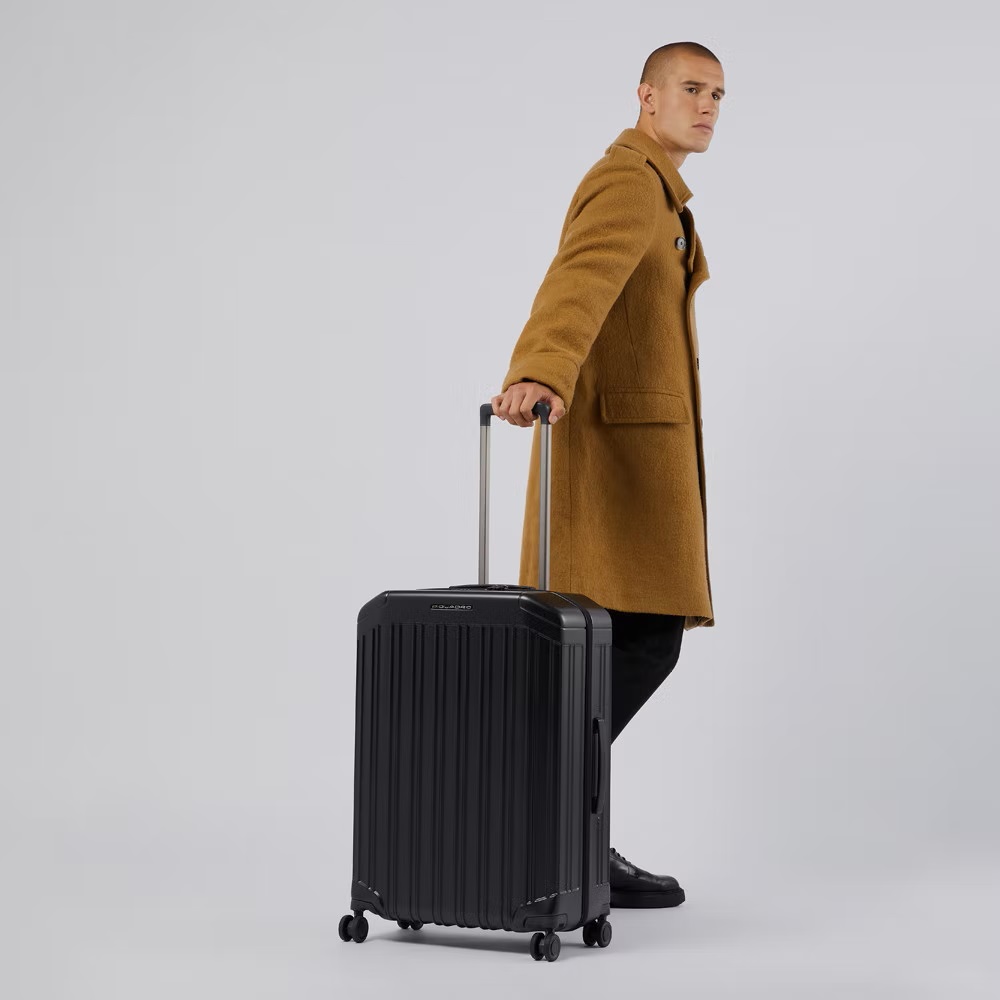 Piquadro PQ-Light Mittelgroßer Hartschalentrolley 4-Rollen kobaltblau Piquadro PQ-Light Mittelgroßer Hartschalentrolley 4-Rollen kobaltblau