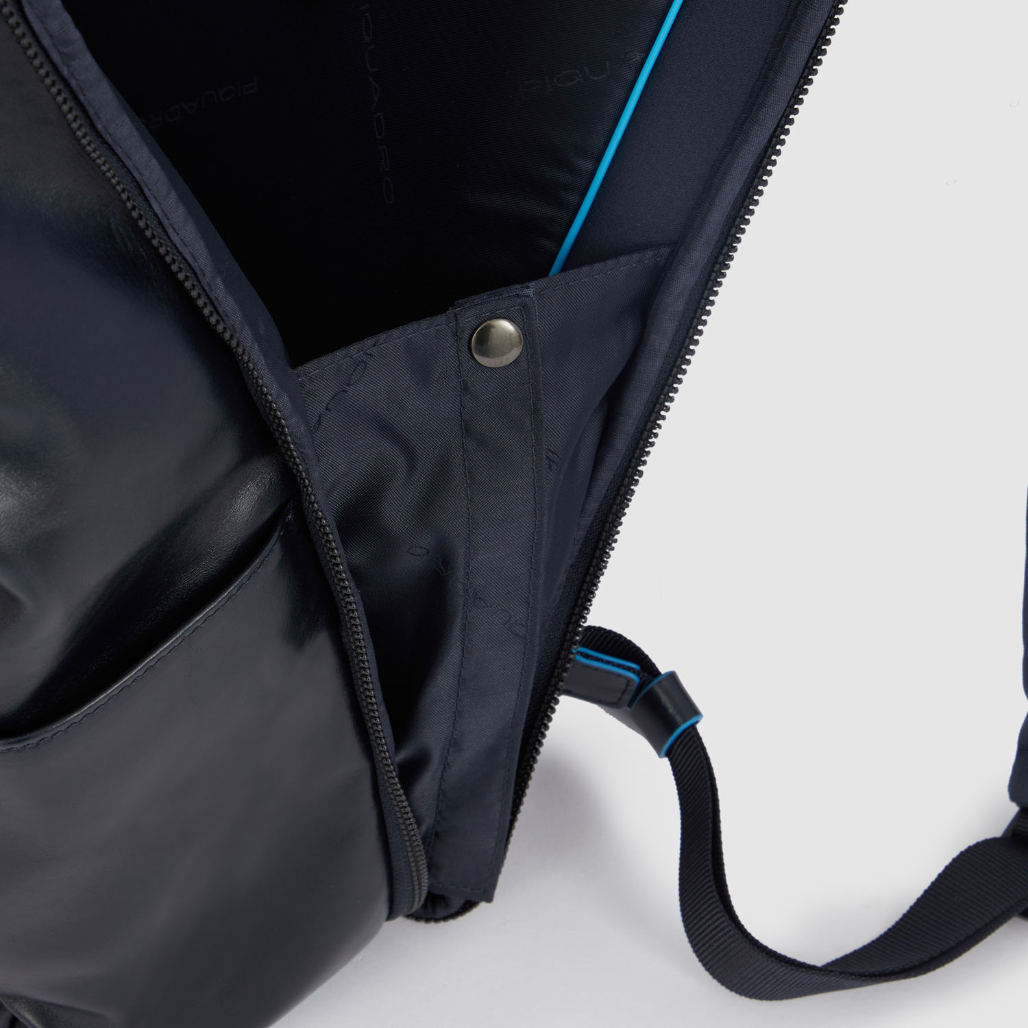 Piquadro Blue Square Laptop-Rucksack 15,6" mit iPad®-Fach Nachtblau