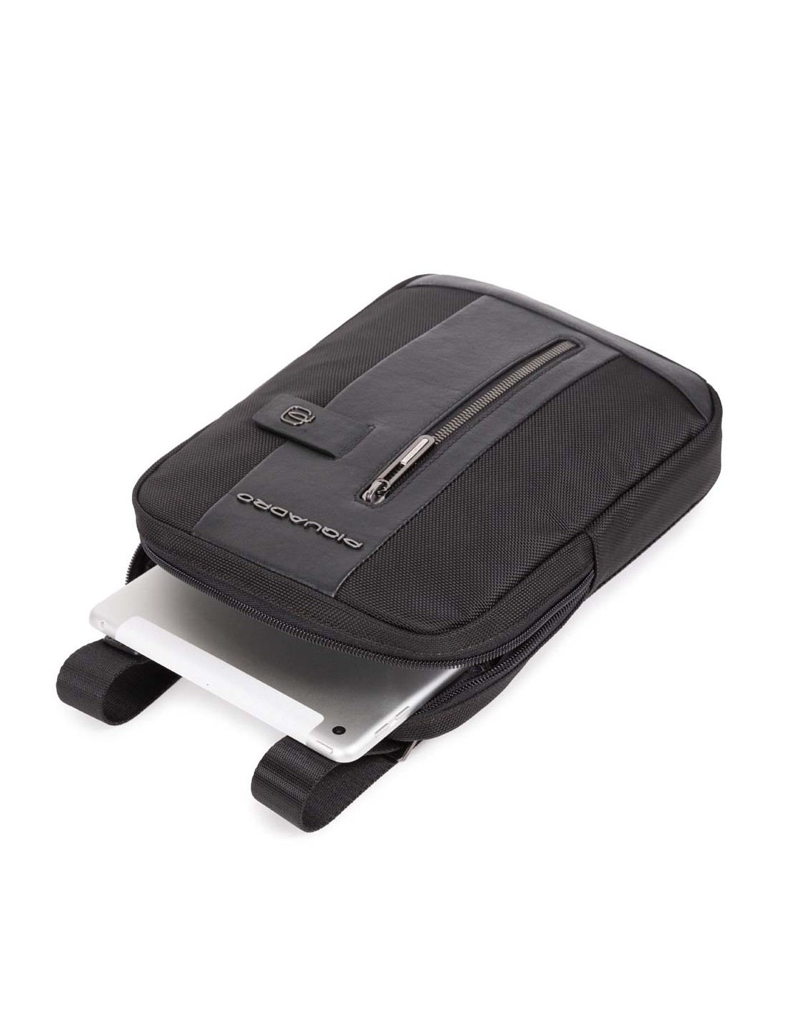 Piquadro Brief 2 Umhängetasche aus rezykliertem Stoff mit iPad®-Fach und Tasche für AirPods® Schwarz Piquadro Brief 2 Umhängetasche aus rezykliertem Stoff mit iPad®-Fach und Tasche für AirPods® Schwarz