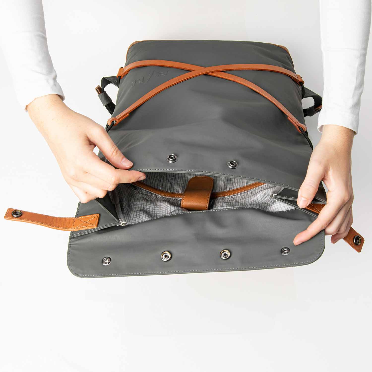 aunts & uncles Japan Yokohama Rolltop Rucksack mit 13" Notebookfach gravity grey