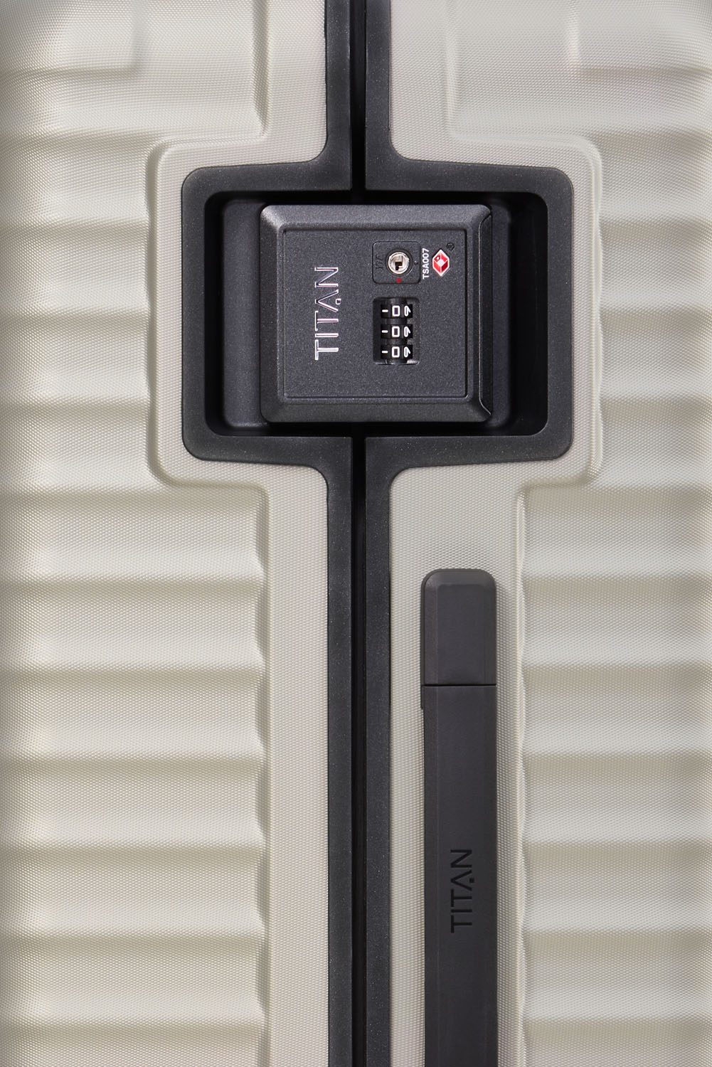 TITAN Litron Frame 4-Rollen Trolley M 69cm + Gratis Hotelgutschein Champagner