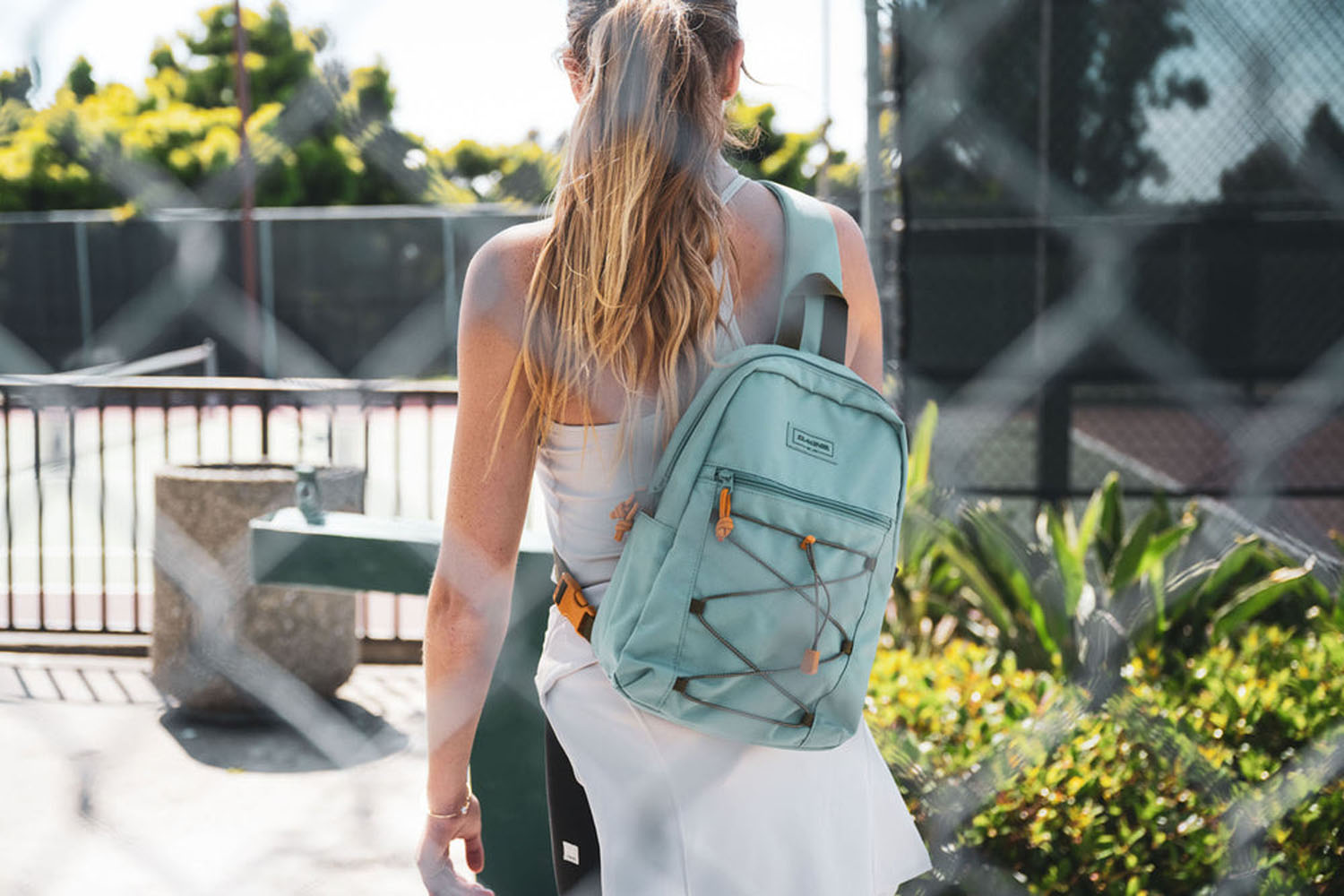 Dakine Detention Mini Sling 9L Sunset Bloom Dakine Detention Mini Sling 9L Sunset Bloom