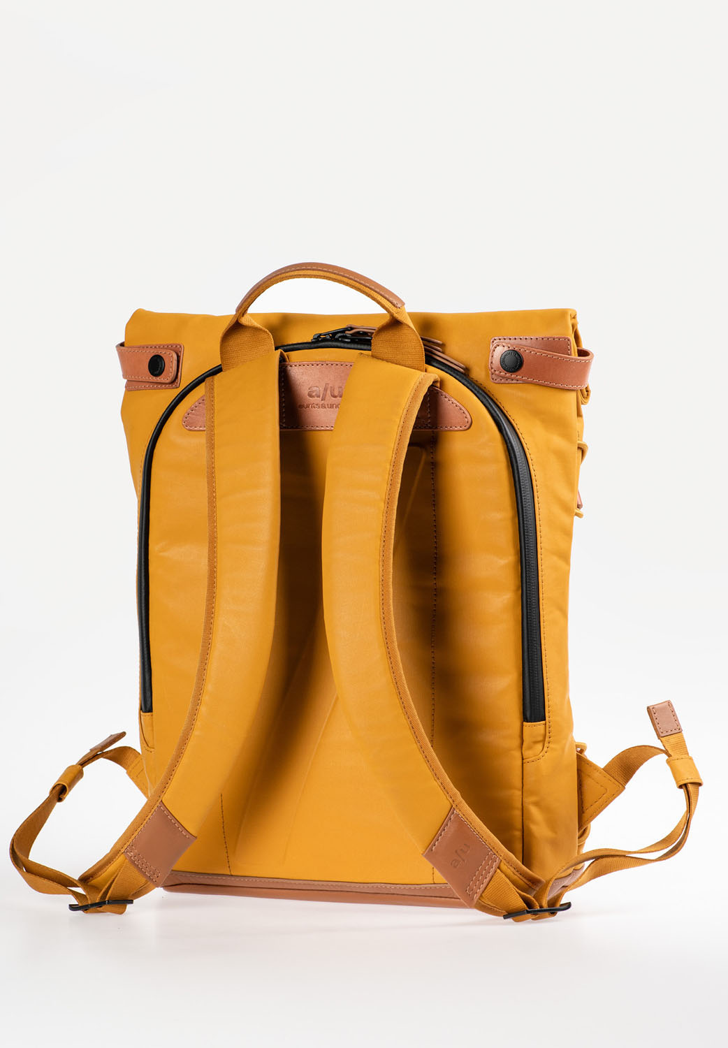 aunts & uncles Japan Yokohama Rolltop Rucksack mit 13" Notebookfach mustard