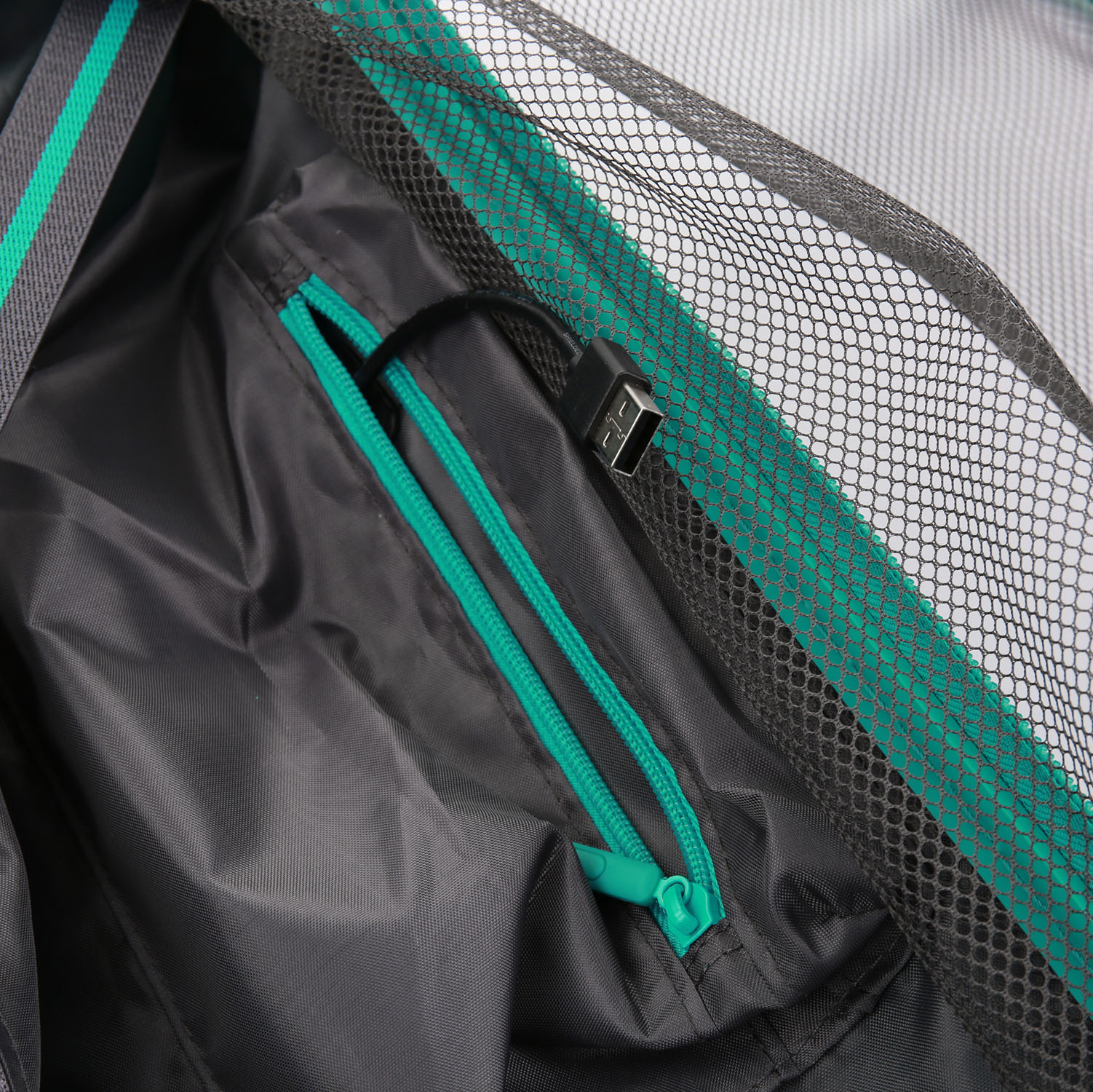 Roncato Skyline Cabin Spinner 55cm, erweiterbar mit USB Menta