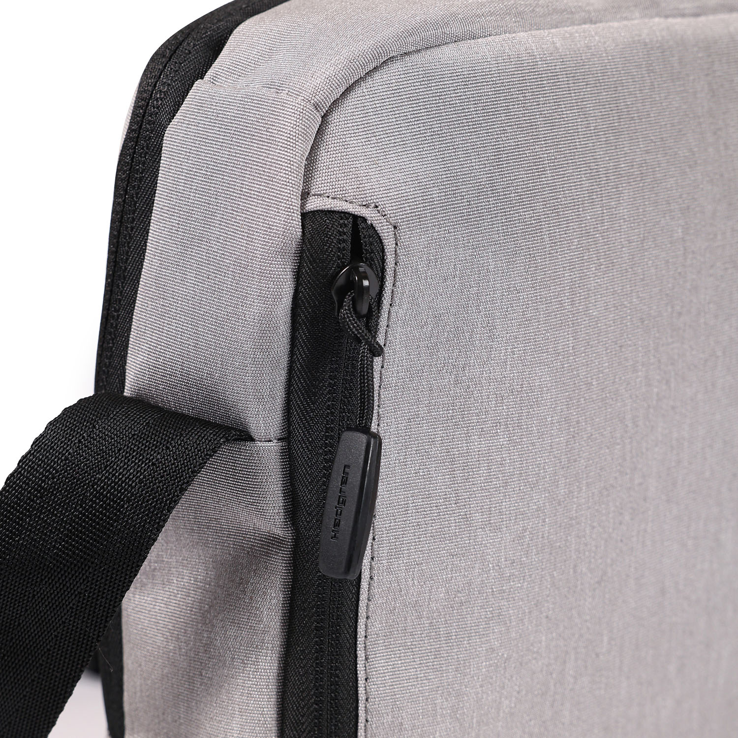 Hedgren Lineo CONTOUR vertikale Crossover-Tasche 8,3" Silver