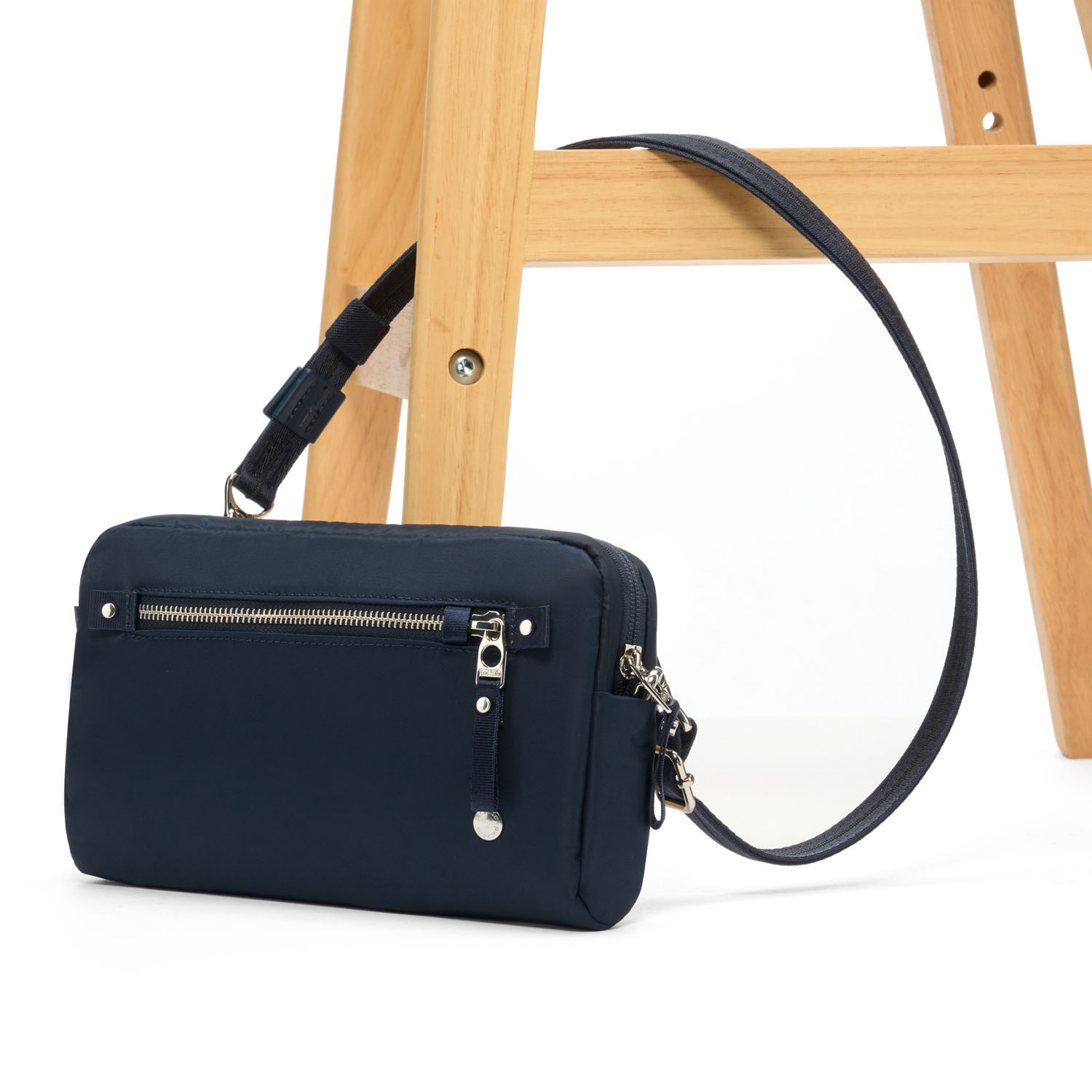 pacsafe W Anti-Theft 3-In-1 Sling Navy pacsafe W Anti-Theft 3-In-1 Sling Navy