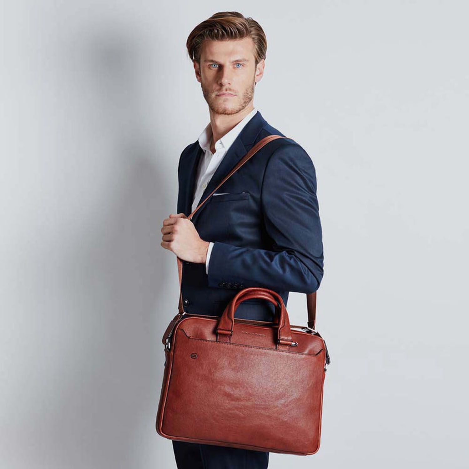 Piquadro Black Square Aktentasche zwei Griffe/Fächer mit Laptop und iPad-Fach, CONNEQU auf Anfrage