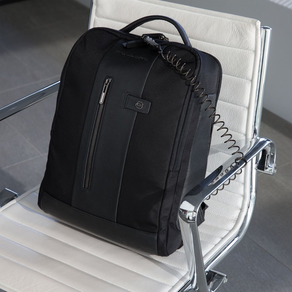 Piquadro Brief 2 Laptoprucksack 15,6" aus rezykliertem Stoff mit iPad Schwarz Piquadro Brief 2 Laptoprucksack 15,6" aus rezykliertem Stoff mit iPad Schwarz