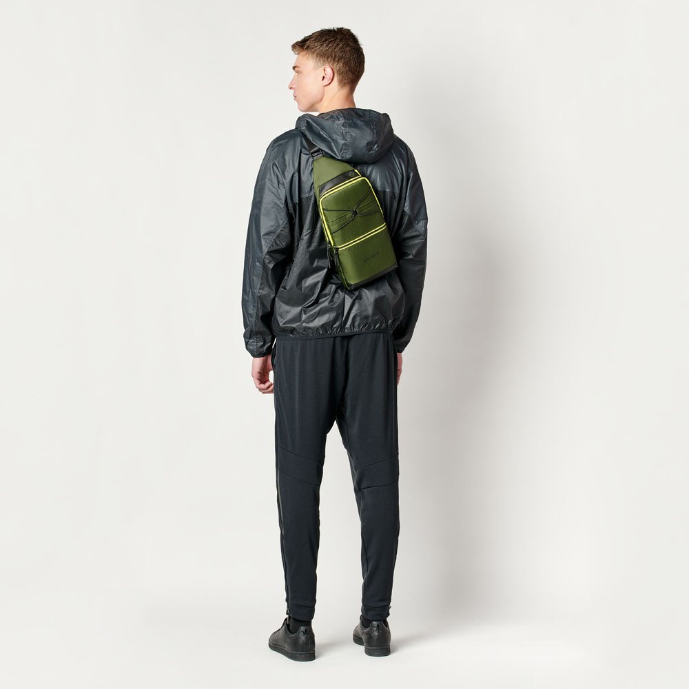 Piquadro Otello Querträgertasche aus recyceltem Stoff Weiß Eis Piquadro Otello Querträgertasche aus recyceltem Stoff Weiß Eis