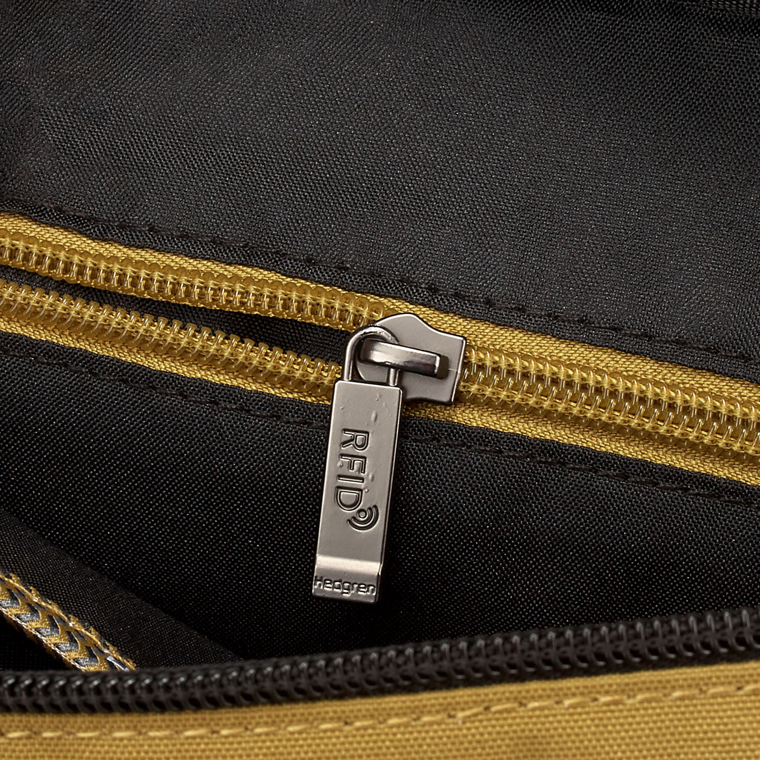 Hedgren Great American Heritage QUEST Vertical Crossover 10" RFID Mustard Olive