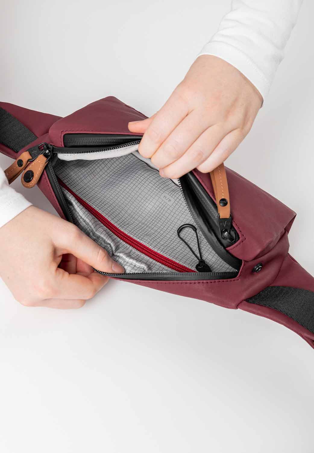 aunts & uncles Japan Himeji Gürteltasche cabernet