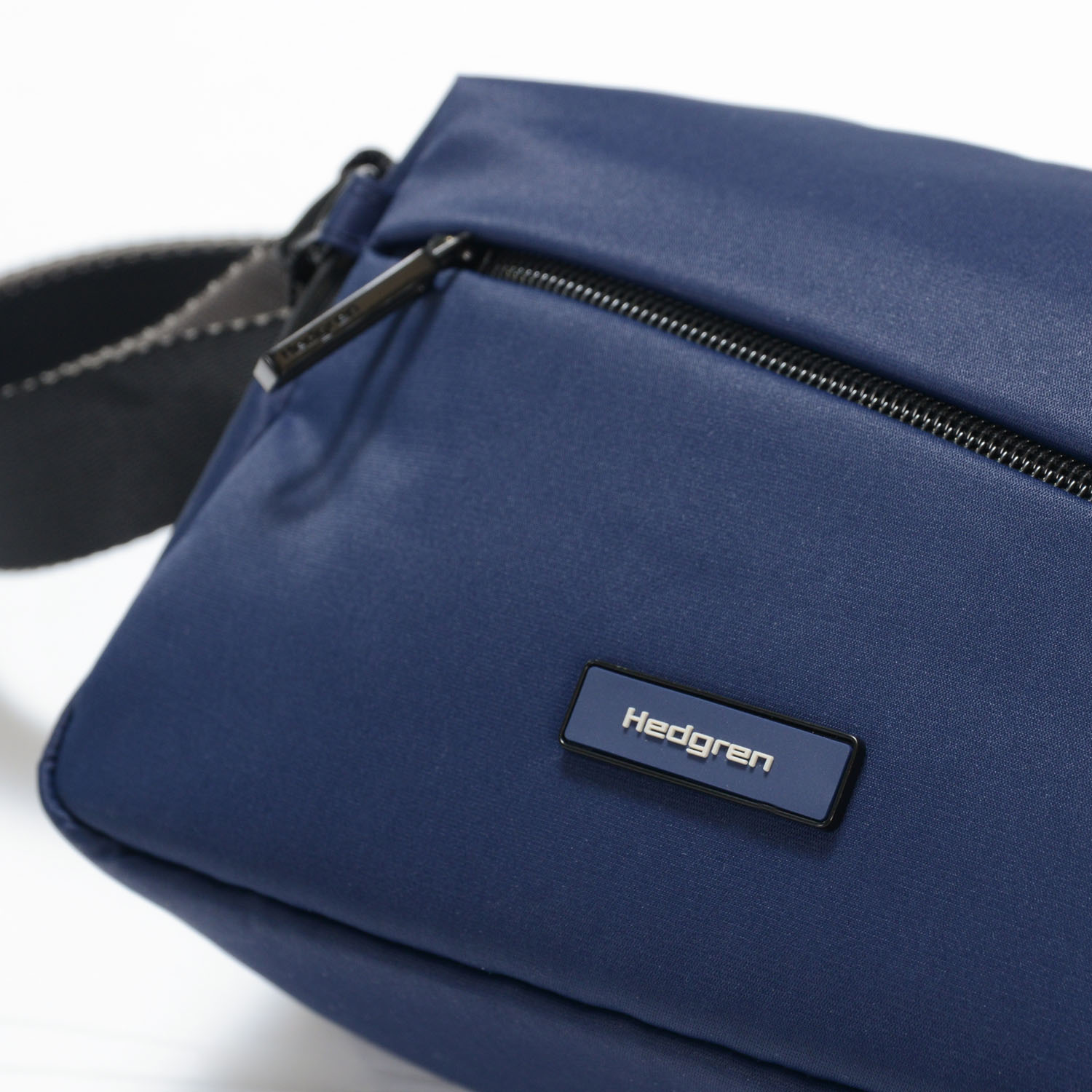 Hedgren Nova NEUTRON Kleine Crossover-Tasche Halo Blue