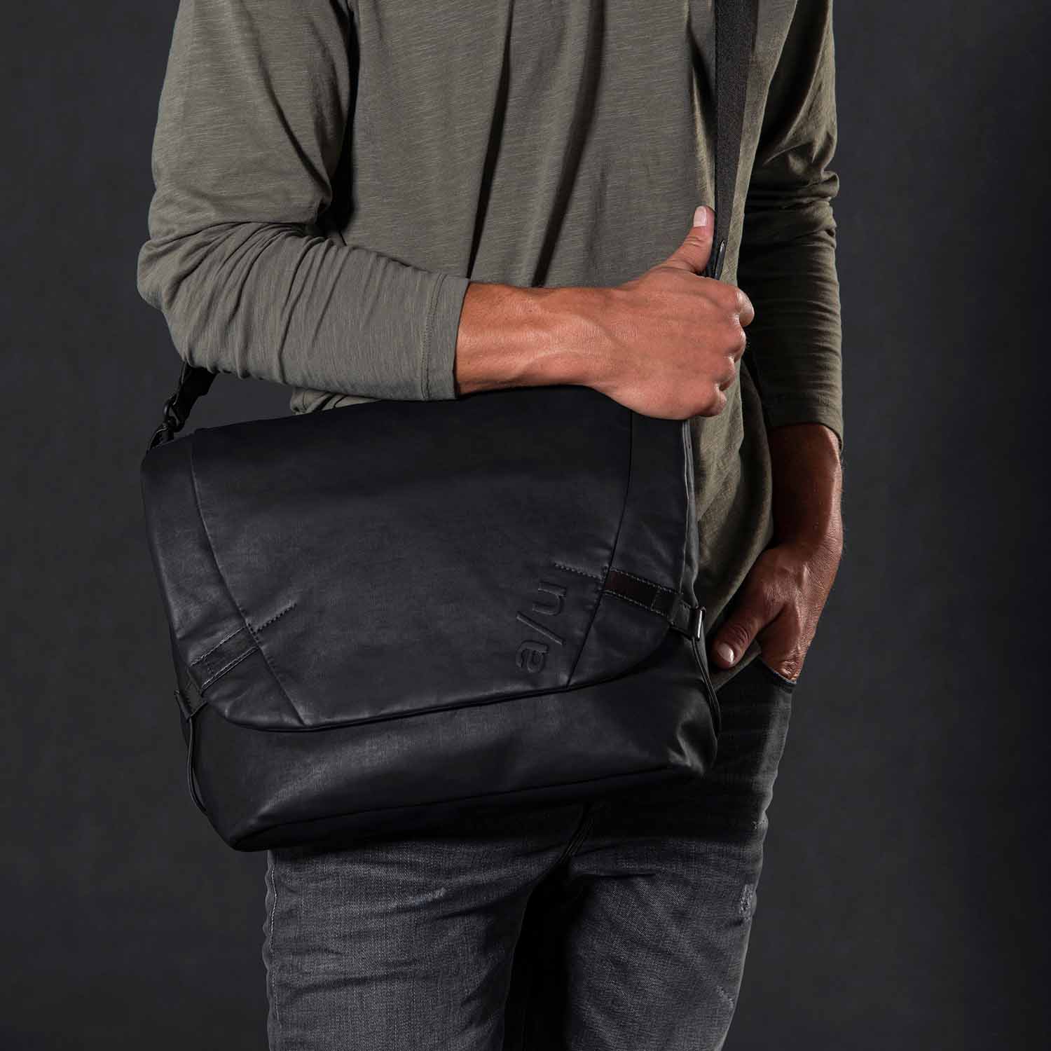 aunts & uncles Japan Matsumoto Messenger Bag black aunts & uncles Japan Matsumoto Messenger Bag black