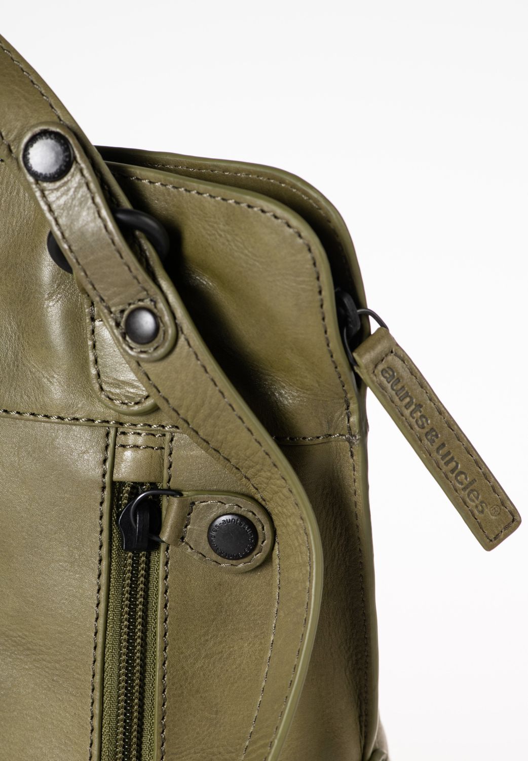 aunts & uncles Grandma's Luxury Club Mrs. Crumble Cookie multifunktional: Rucksack/Umhängetasche olive branch aunts & uncles Grandma's Luxury Club Mrs. Crumble Cookie multifunktional: Rucksack/Umhängetasche olive branch