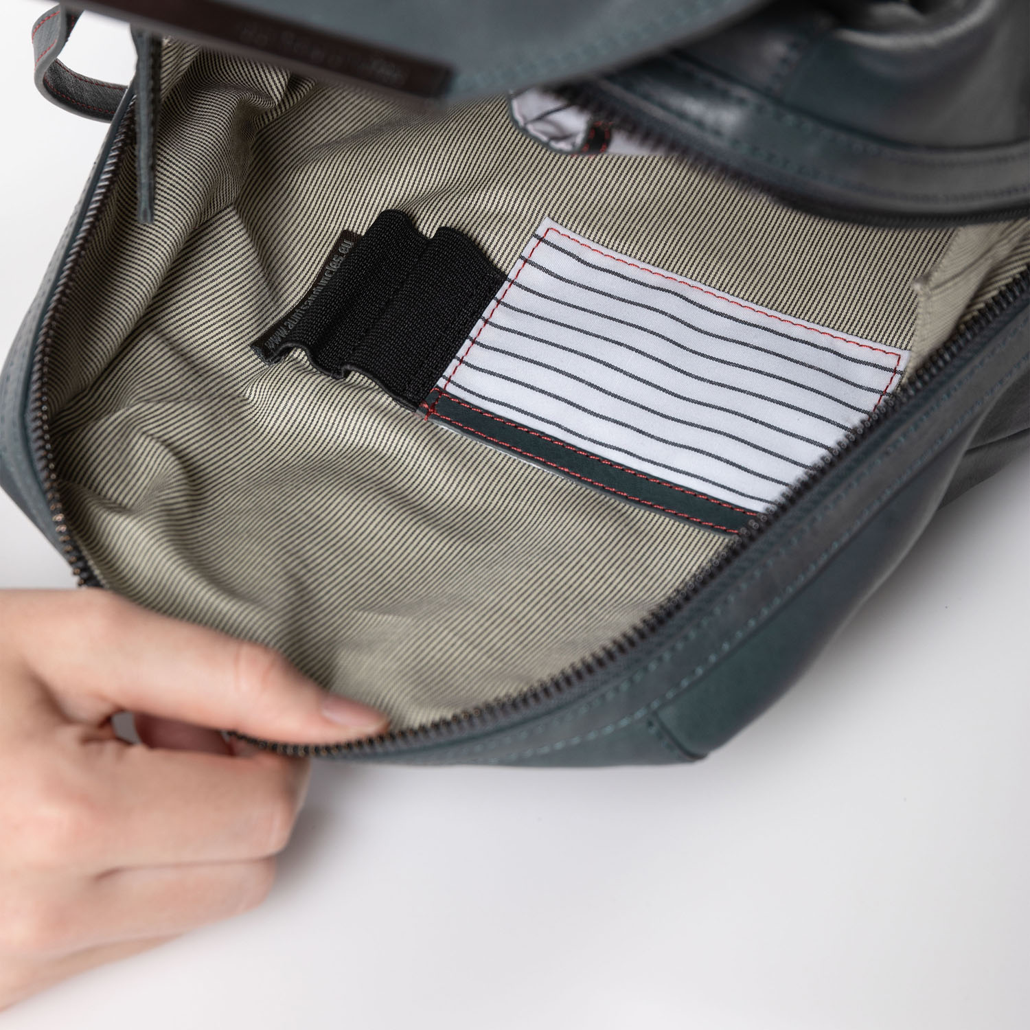 aunts & uncles Grandma's Luxury Club Mrs. Dumpling kompakte Rucksack urban chic