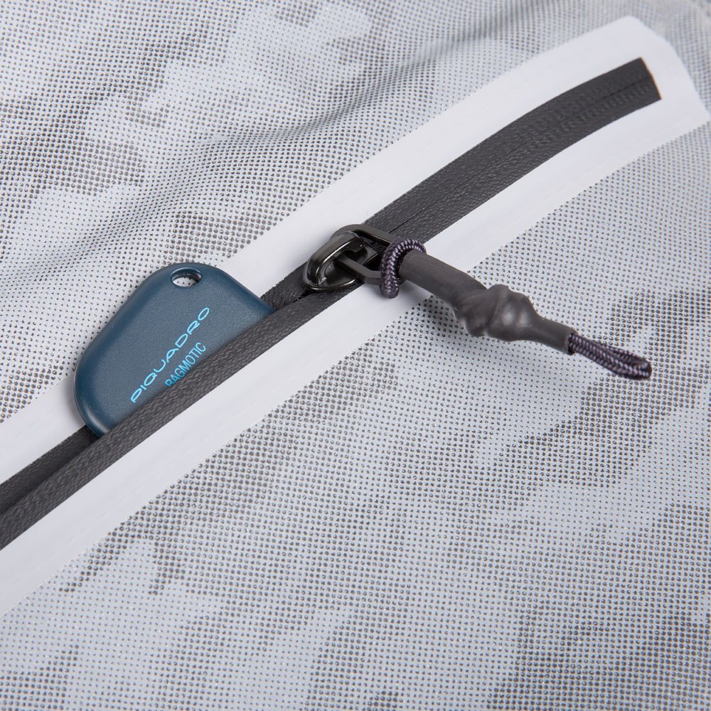 Piquadro PQ-Modular Laptoprucksack 15,6" aus rezykliertem antiviralen-Stoff und Diebstahlsicherung Camo Grigio Piquadro PQ-Modular Laptoprucksack 15,6" aus rezykliertem antiviralen-Stoff und Diebstahlsicherung Camo Grigio