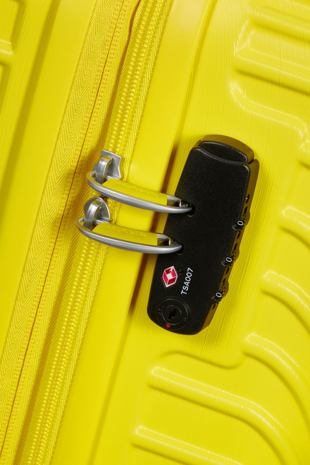 American Tourister Mickey Clouds Trolley 55cm mit 4 Rollen, erweiterbar Mickey Electric Lemon