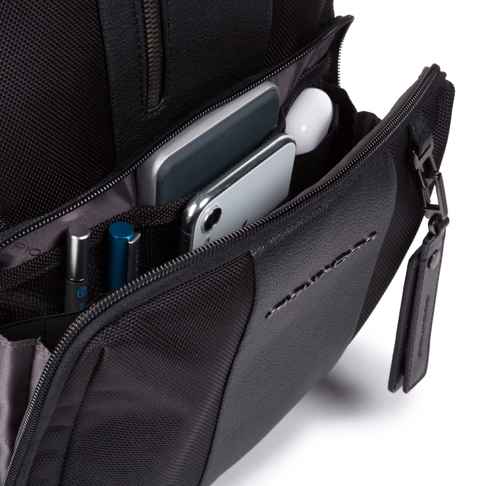 Piquadro Brief 2 Laptoprucksack aus rezykliertem Stoff, BagMotic Schwarz Piquadro Brief 2 Laptoprucksack aus rezykliertem Stoff, BagMotic Schwarz