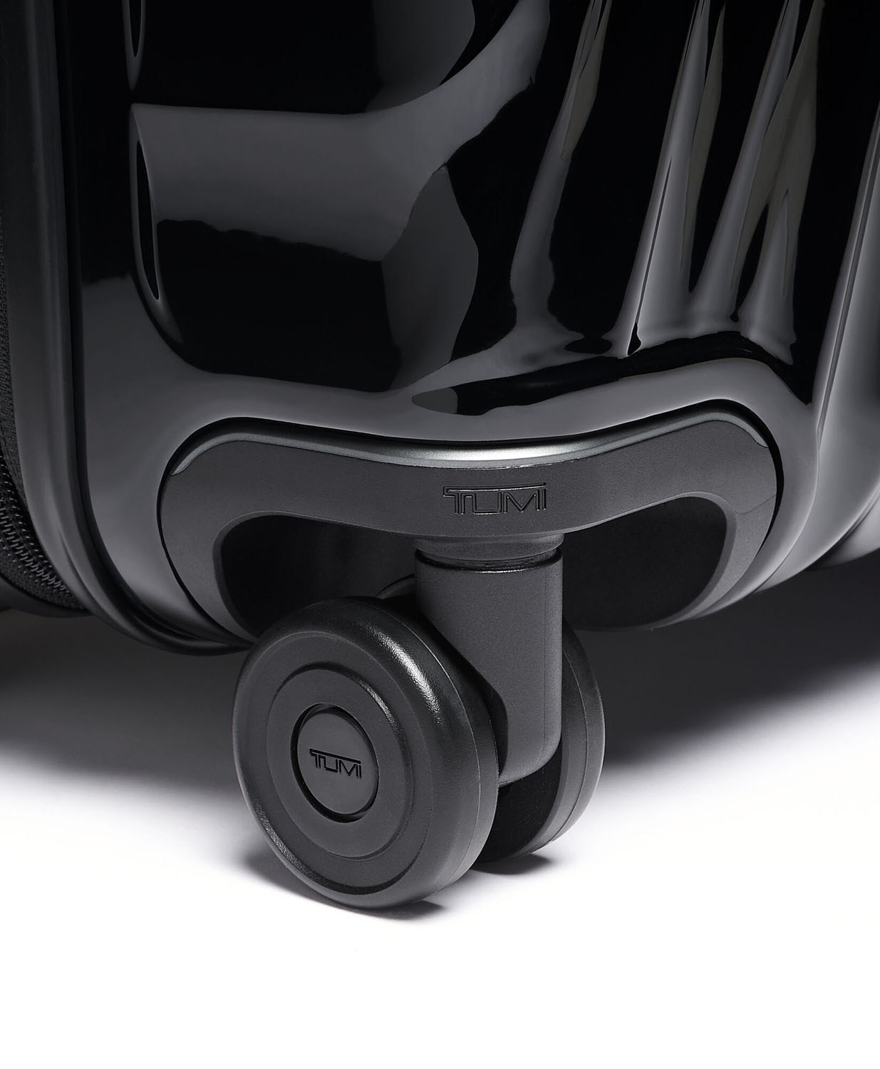 Tumi 19 Degree Erweiterbarer Aufgabekoffer für Kurzreisen 66cm, glänzed Black Tumi 19 Degree Erweiterbarer Aufgabekoffer für Kurzreisen 66cm, glänzed Black