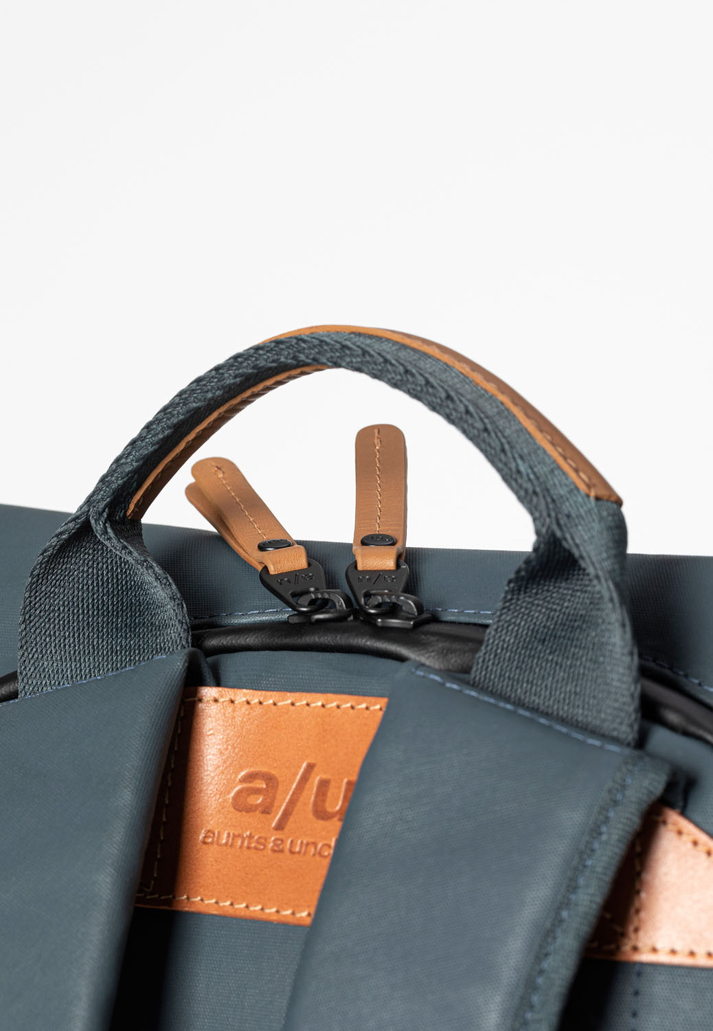 aunts & uncles Japan Yokohama Rolltop Rucksack mit 13" Notebookfach cosmic void aunts & uncles Japan Yokohama Rolltop Rucksack mit 13" Notebookfach cosmic void