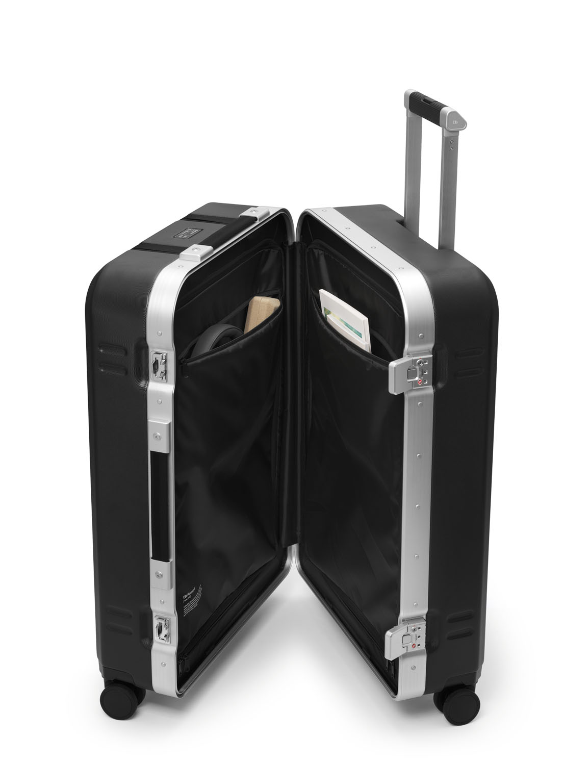 D_b_ Ramverk Pro Check-in Luggage Large mit Aluminiumrahmen Black Out