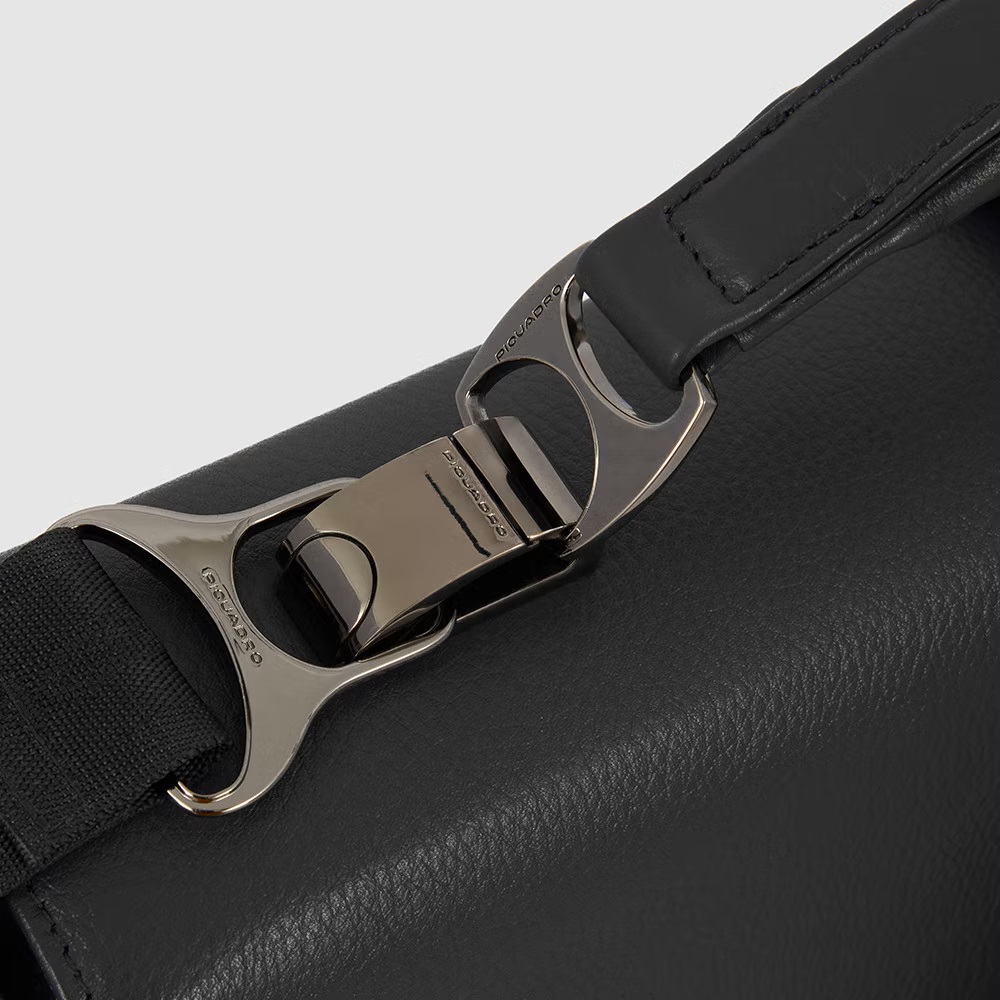 Piquadro Modus Special Ausdehnbare Laptoptasche 15,6" mit Überschlag Schwarz