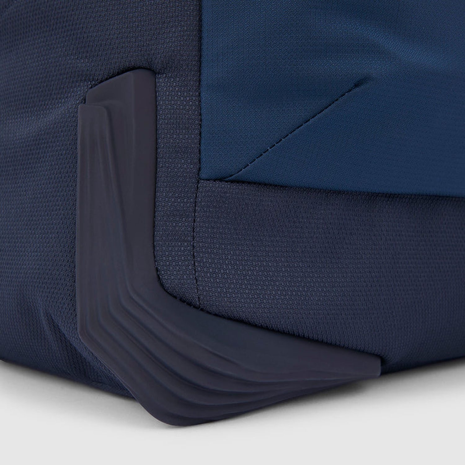 Piquadro Corner 2.0 Roll-Top Laptop-Rucksack 15,6" Blau Piquadro Corner 2.0 Roll-Top Laptop-Rucksack 15,6" Blau