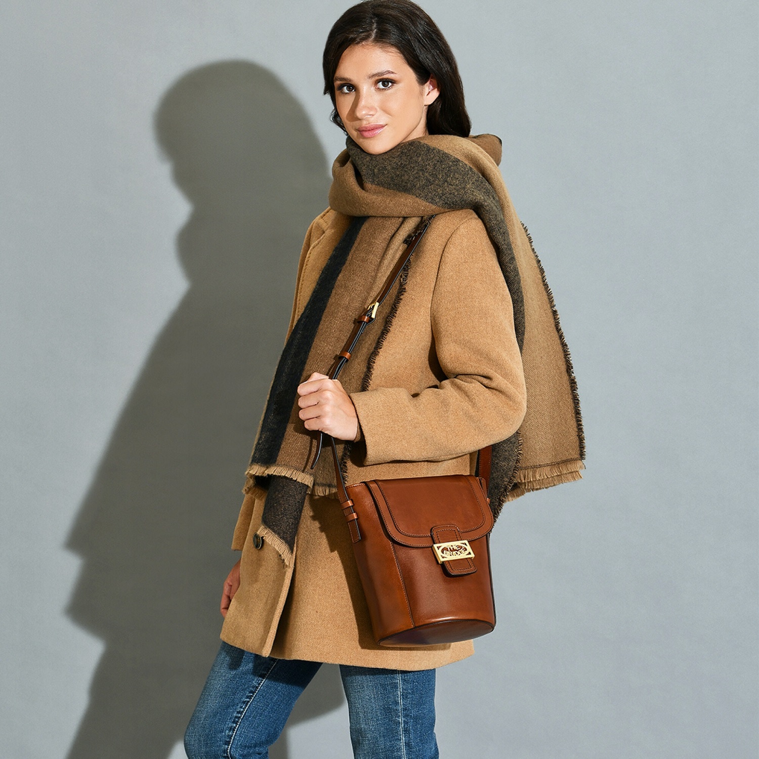 The Bridge Lavinia Bucket Bag Schwarz/Gold